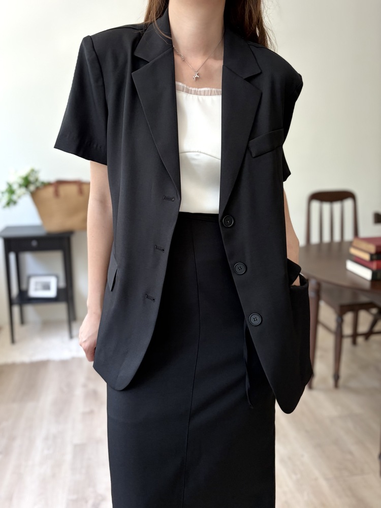 Noir Air Relaxed Blazer (Black)