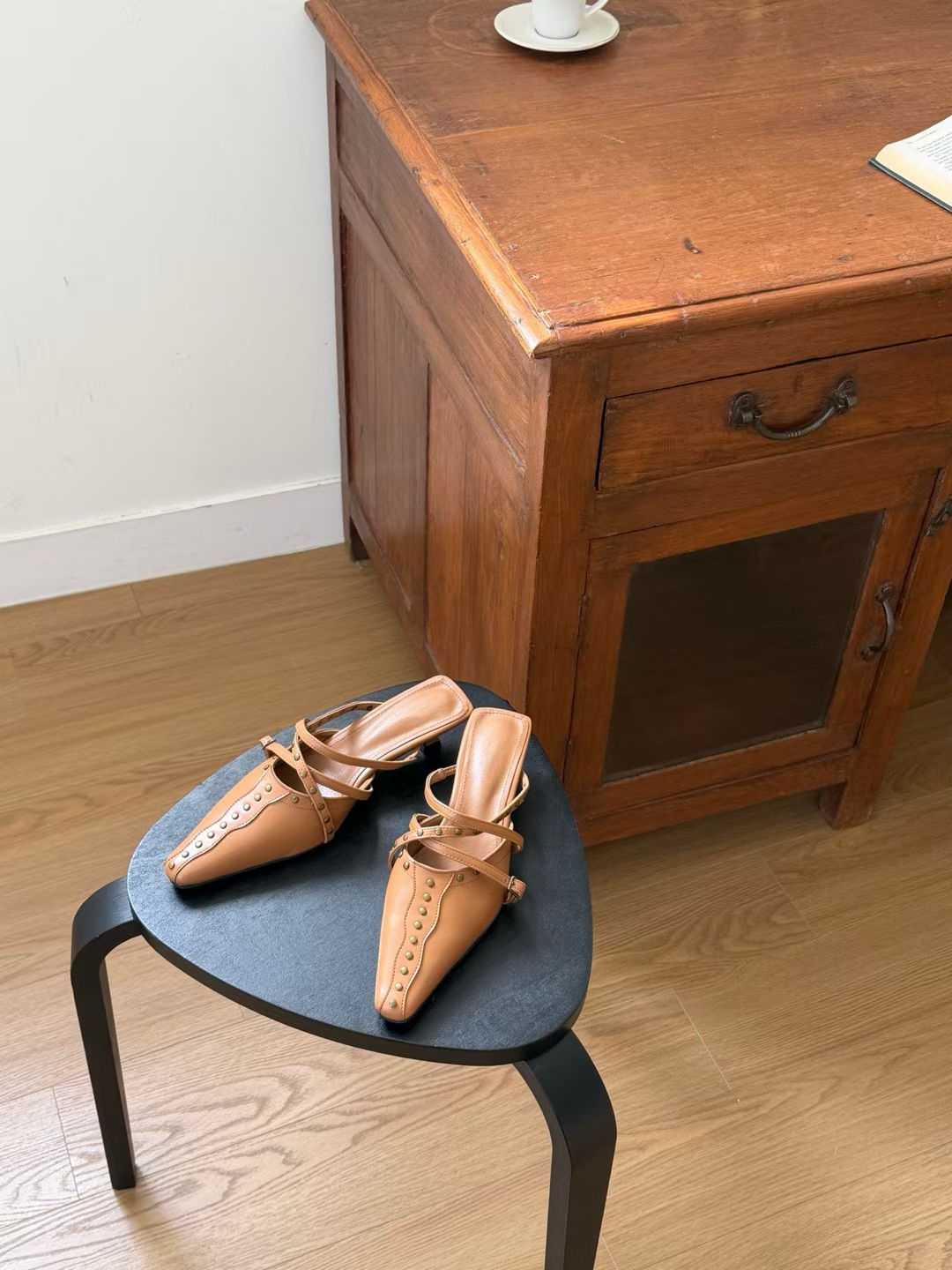 Stylish studs pointy mules