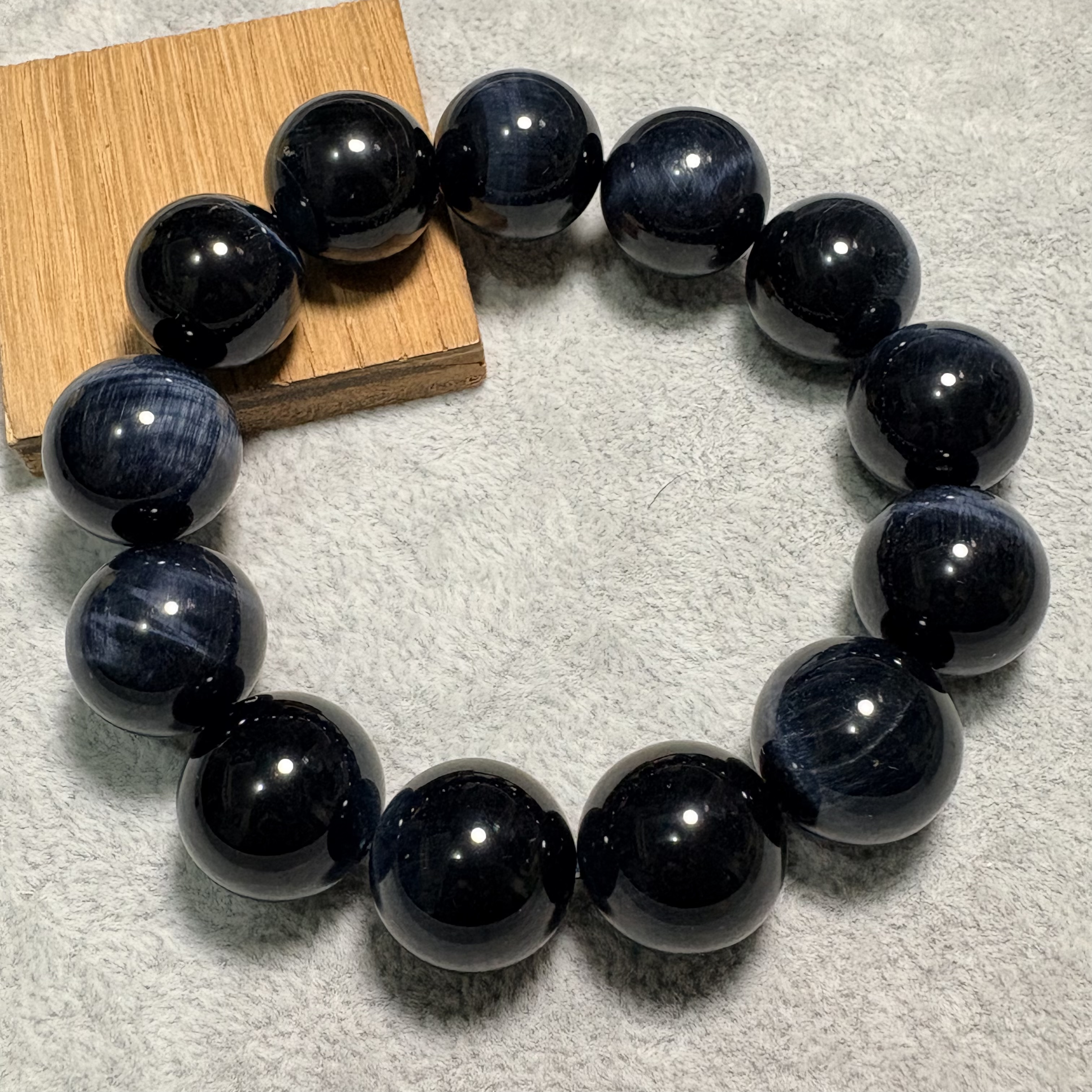 藍虎眼石手串 No.3581 | 規格：18 mm珠17cm 手圈丨附送證書