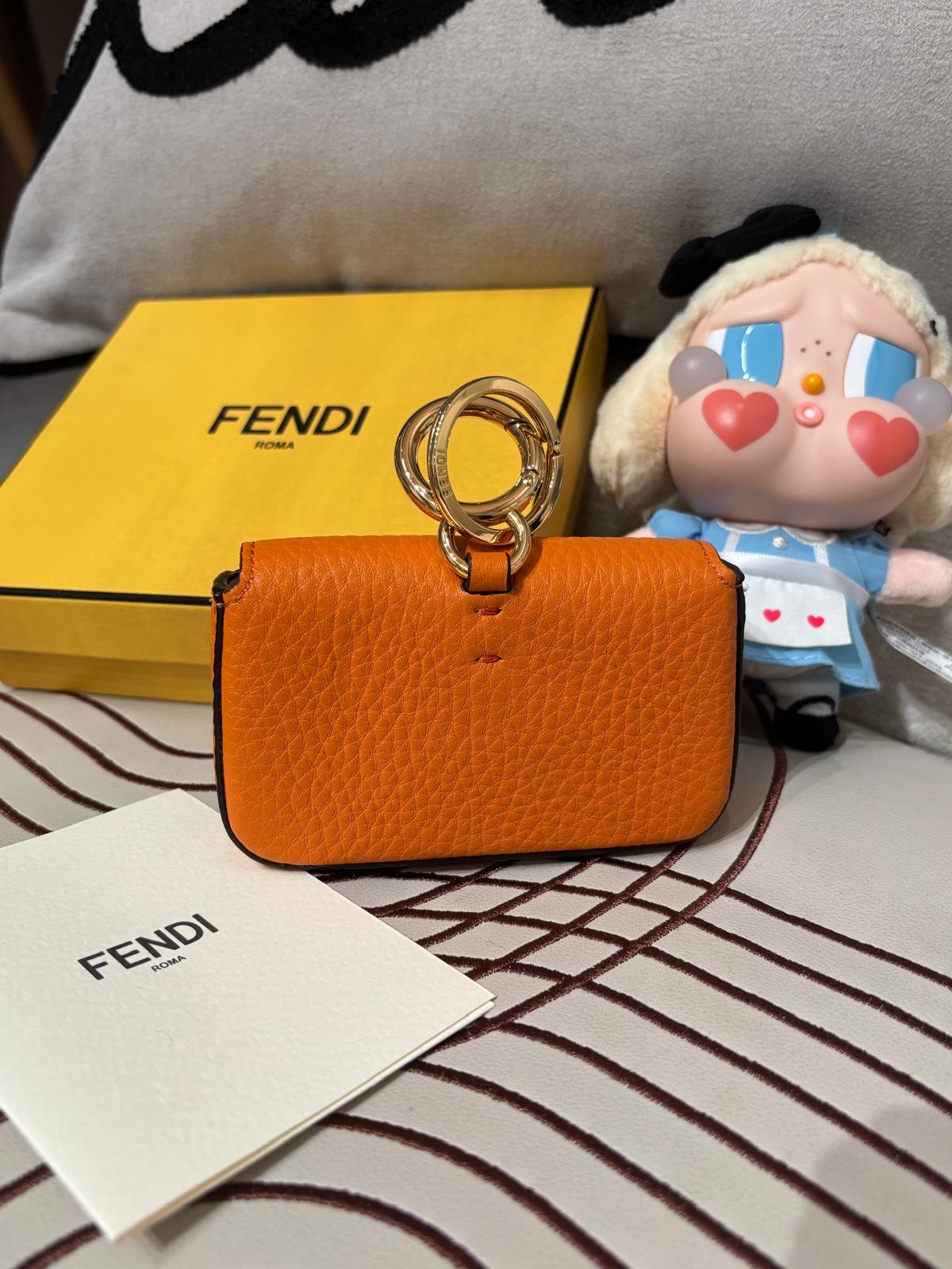 FENDI Nano Baguette Charm迷你法棍,Fendi 小牛皮散子包charm 100%Authentic ,100%new✅dust bag ✅box 