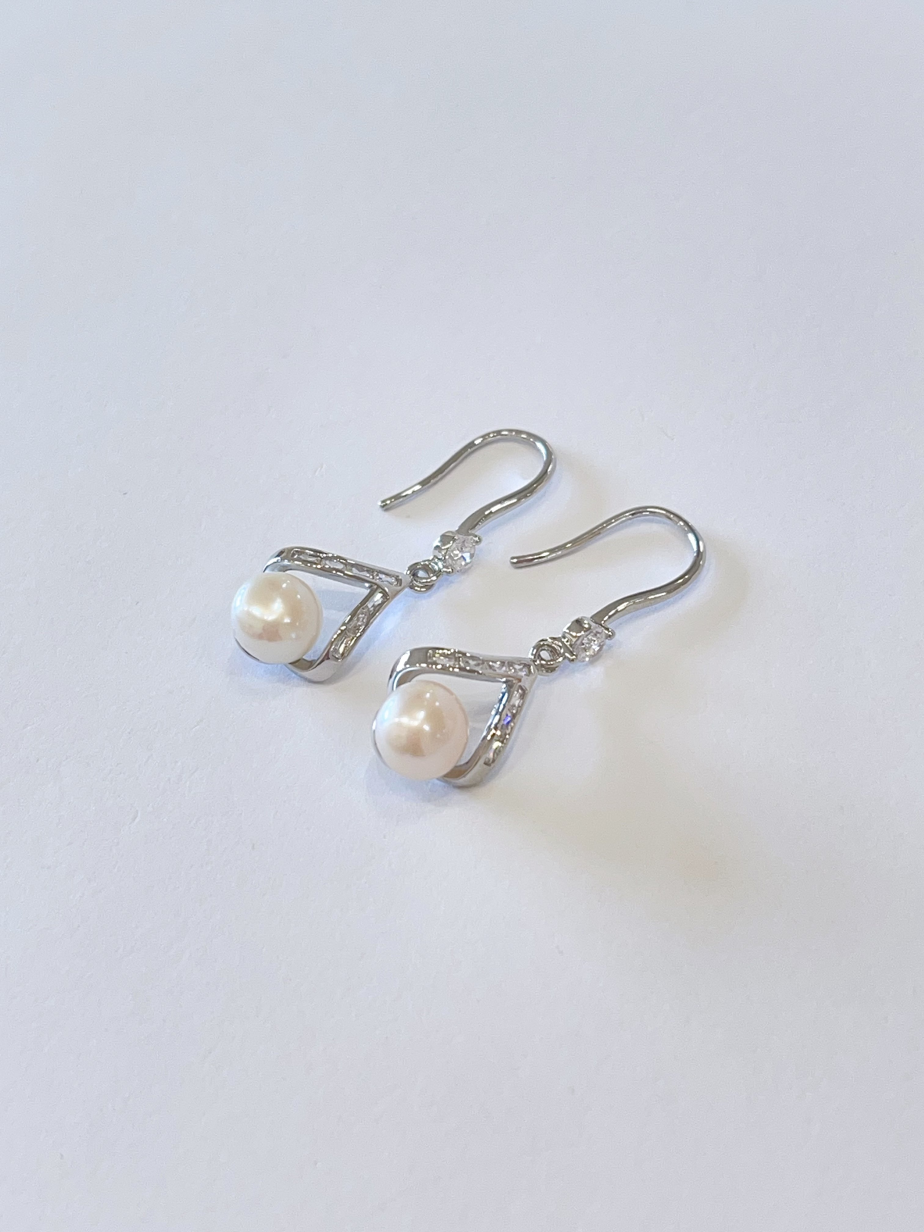 气质镶钻边框珍珠长款耳环