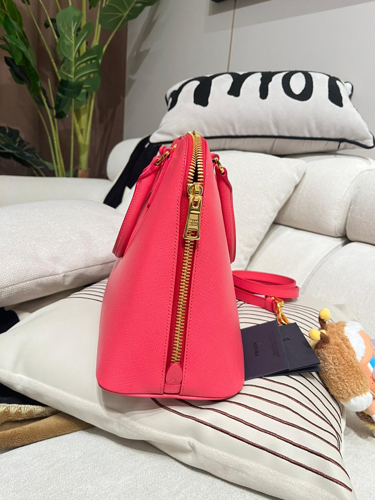 Prada 2Way Bag 十字紋牛皮 100%Authentic, 98%New✅證書✅dust bag