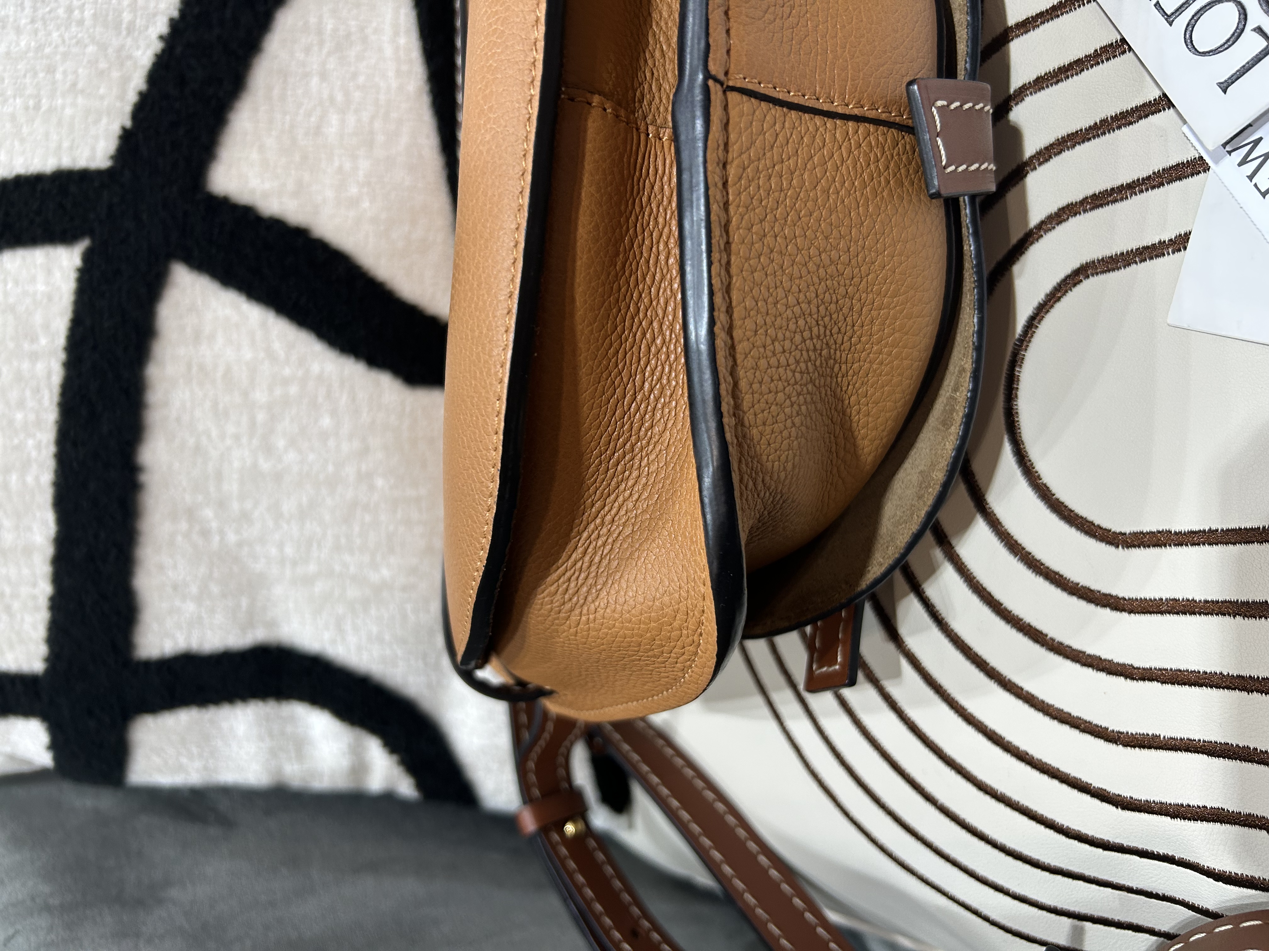 Loewe Gate Crossbody Bag Tan 100%Authentic, 98%New ✅Booklet✅Dust bag