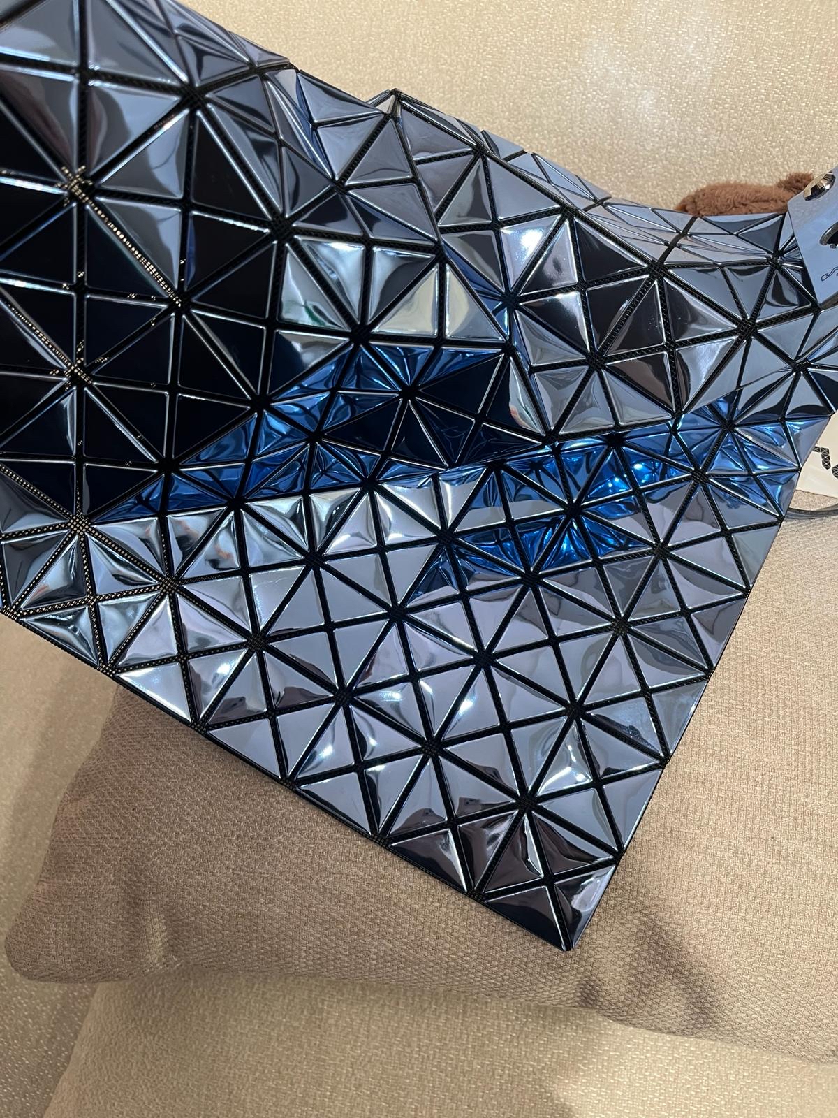 Issey Miyake Bao Bao Tote bag冰塊藍色 39.5cm 10x10 100%Authentic,99%new unused✅certificate✅dust bag 