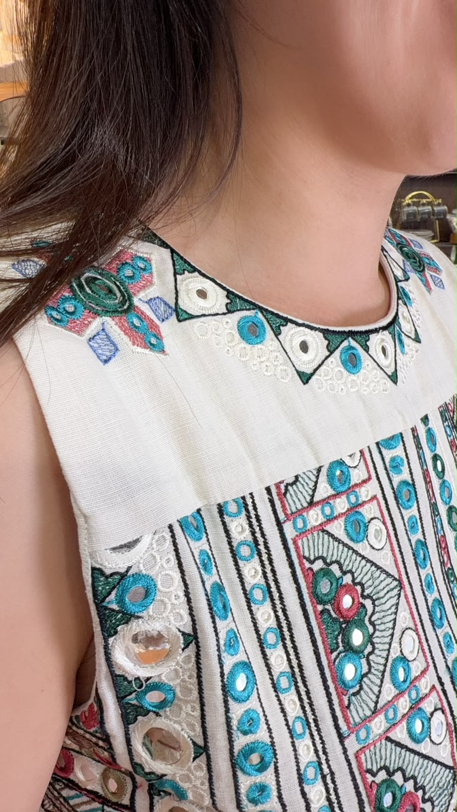 PKT 2622 White Heavy Emb. Vest 25"