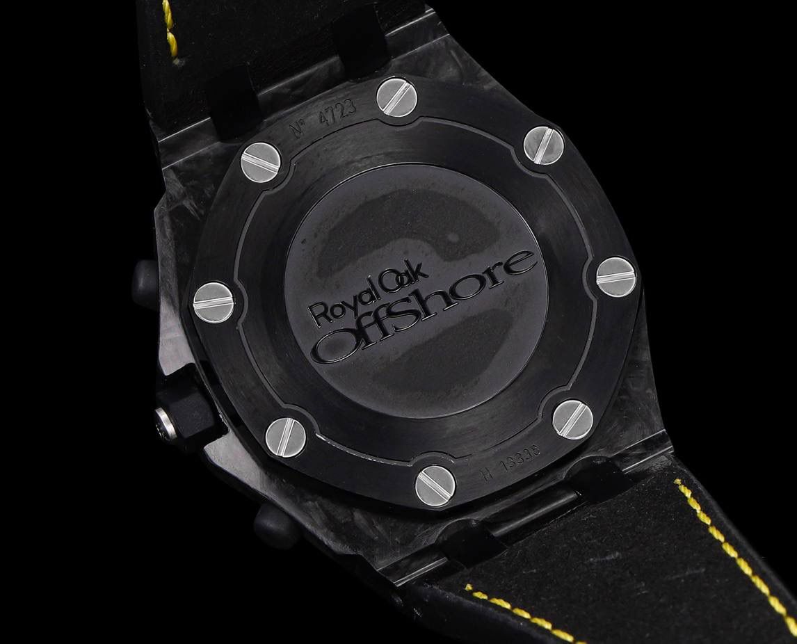 🚀皇家橡树离岸型26400/26238/26470系列正式登场！款式最全，做工最好的爱彼计时款腕表来了，有做工好的顶级货😍💯廉价的小厂货就别去考虑了！ 1，机芯采用12位小秒的定制版3126计时机芯，完美还原原版所有功能。经过精密打磨，大大加强了其稳定性。 2，其中碳纤维系列表壳采用全新碳纤维复合材料——「Carbon TPT® B.4」打造，这种高科技材料比常规 Carbon TPT® 密度提高4%，纤维硬度提升15%，树脂强度提升30%，材料结构经过各项异性优化，保持轻盈同时无比坚韧，提供迄今最强的抗冲击性能。 3，字面颜色均采用目前最先进电镀技术，非几年前的简单喷漆技术。每一个巧克力格纹装饰，通过CNC级别打磨，无限接近原版。 4，同步原版搭载微微活动头粒，胶带采用进口氟橡胶材质，皮带采用美洲鳄鱼皮材质，更加耐磨耐造。