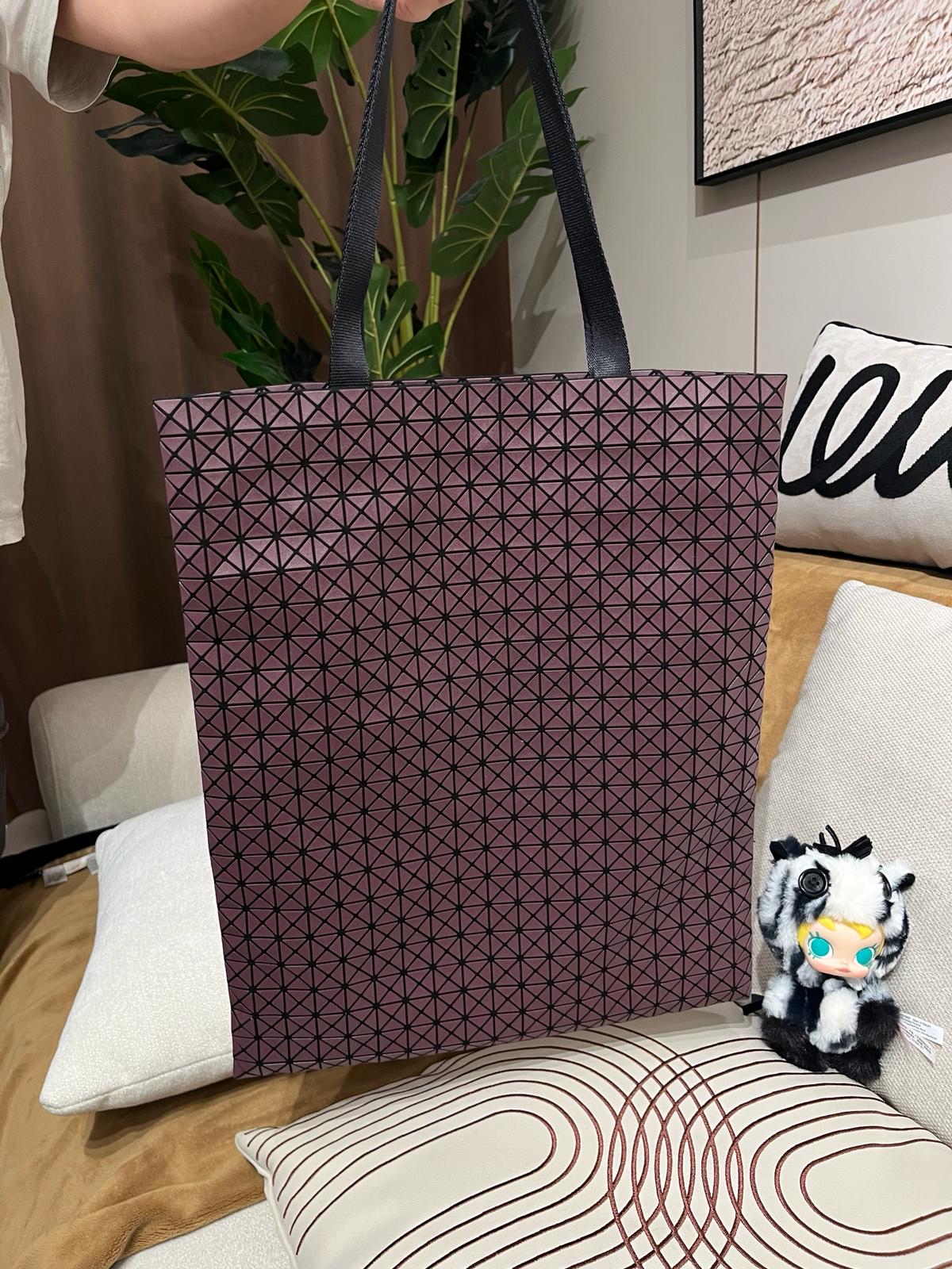 Issey miyake bao bao cart s tote bag啞面  100%Authentic,99%new✅塵袋 ✨專門店售價 $6980 ✨