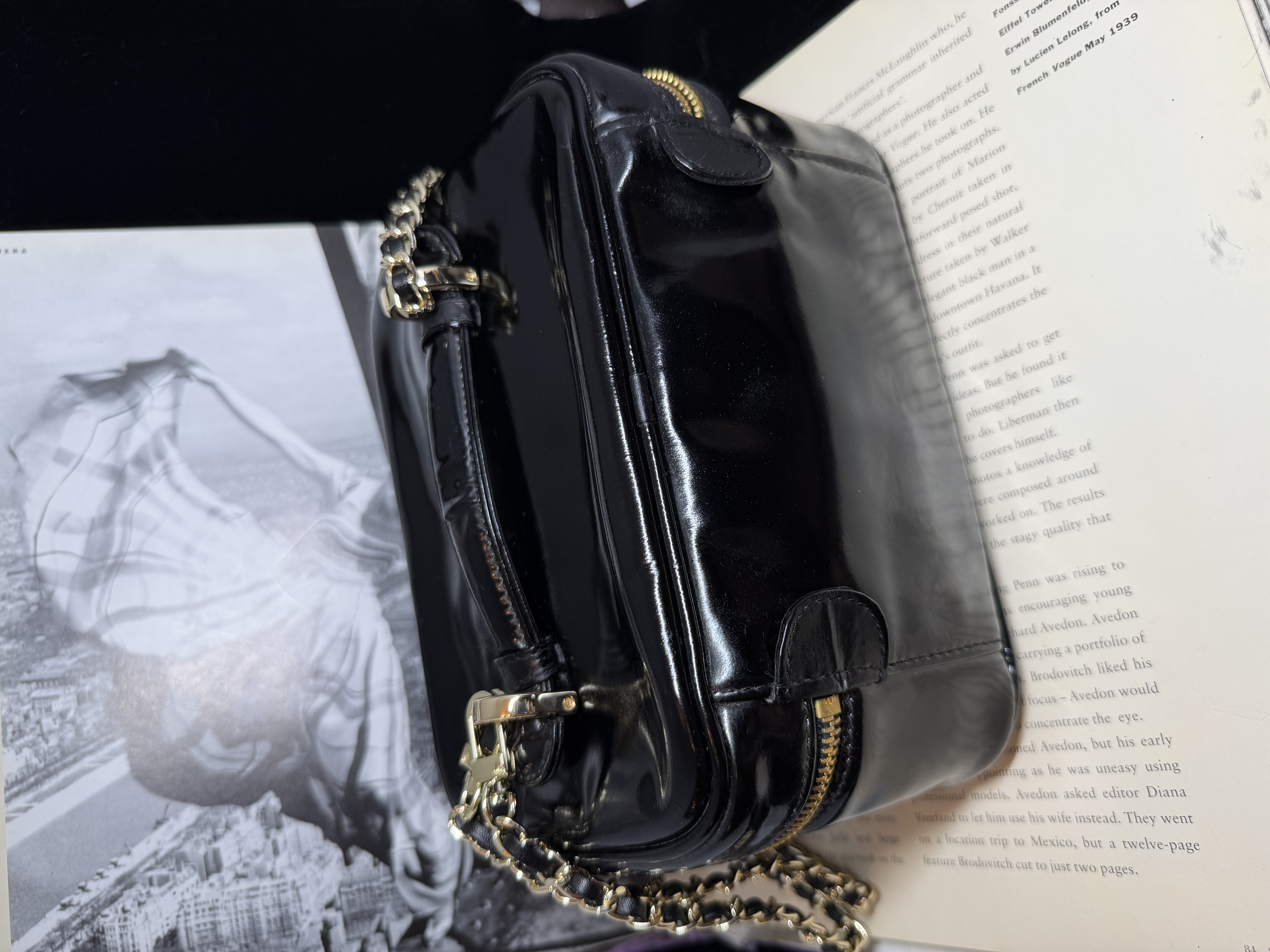 vintage chanel cc vanity case black patent leather