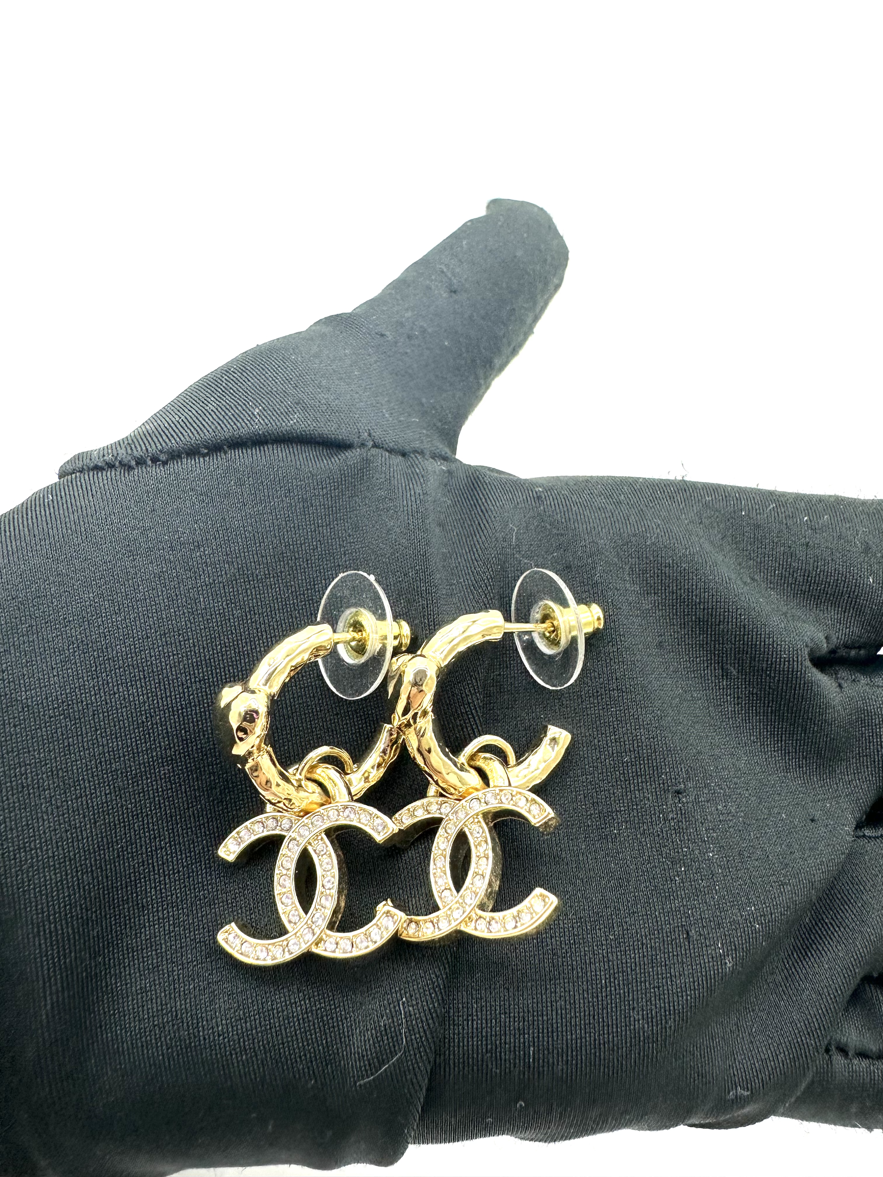 Pre owned-Chanel logo earrings/ Product Code: 26031805