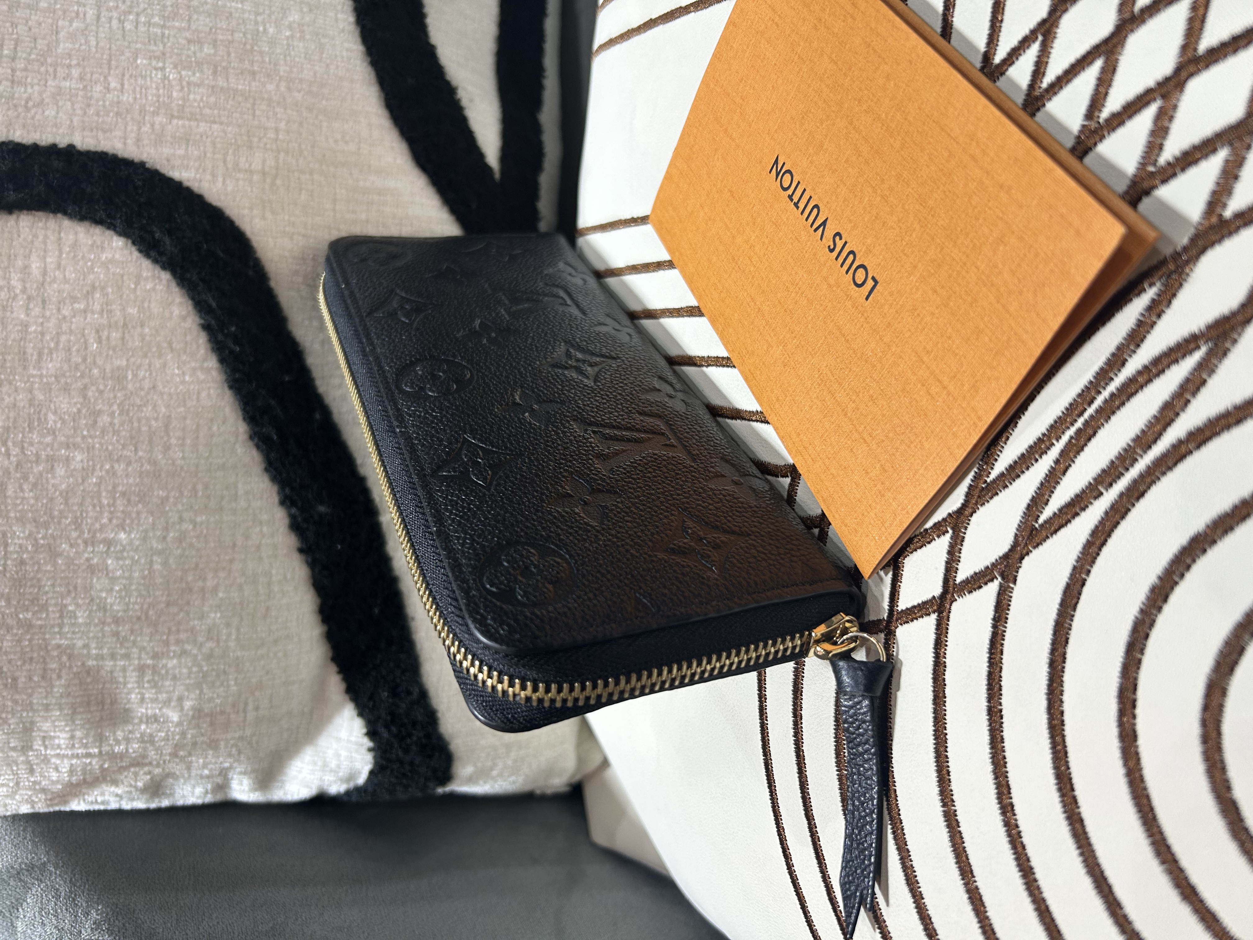 LV Clemence Long Zip Wallet M60171 Black Calfskin 100%Authentic, 98%New ✅NFC✅收據✅Dust bag✅Box