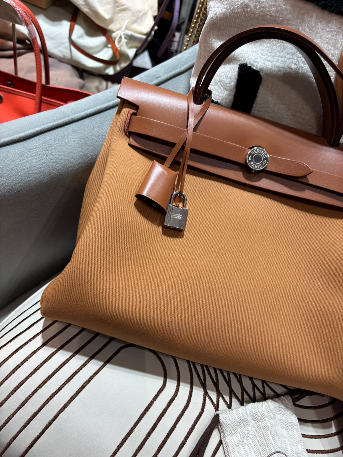HERMES herbag 31, STAMP Y ,2D Dune ,9I Mangolia 暖沙色 100%Authentic,95%new  ✅收據副本✅key lock ✅dust bag 