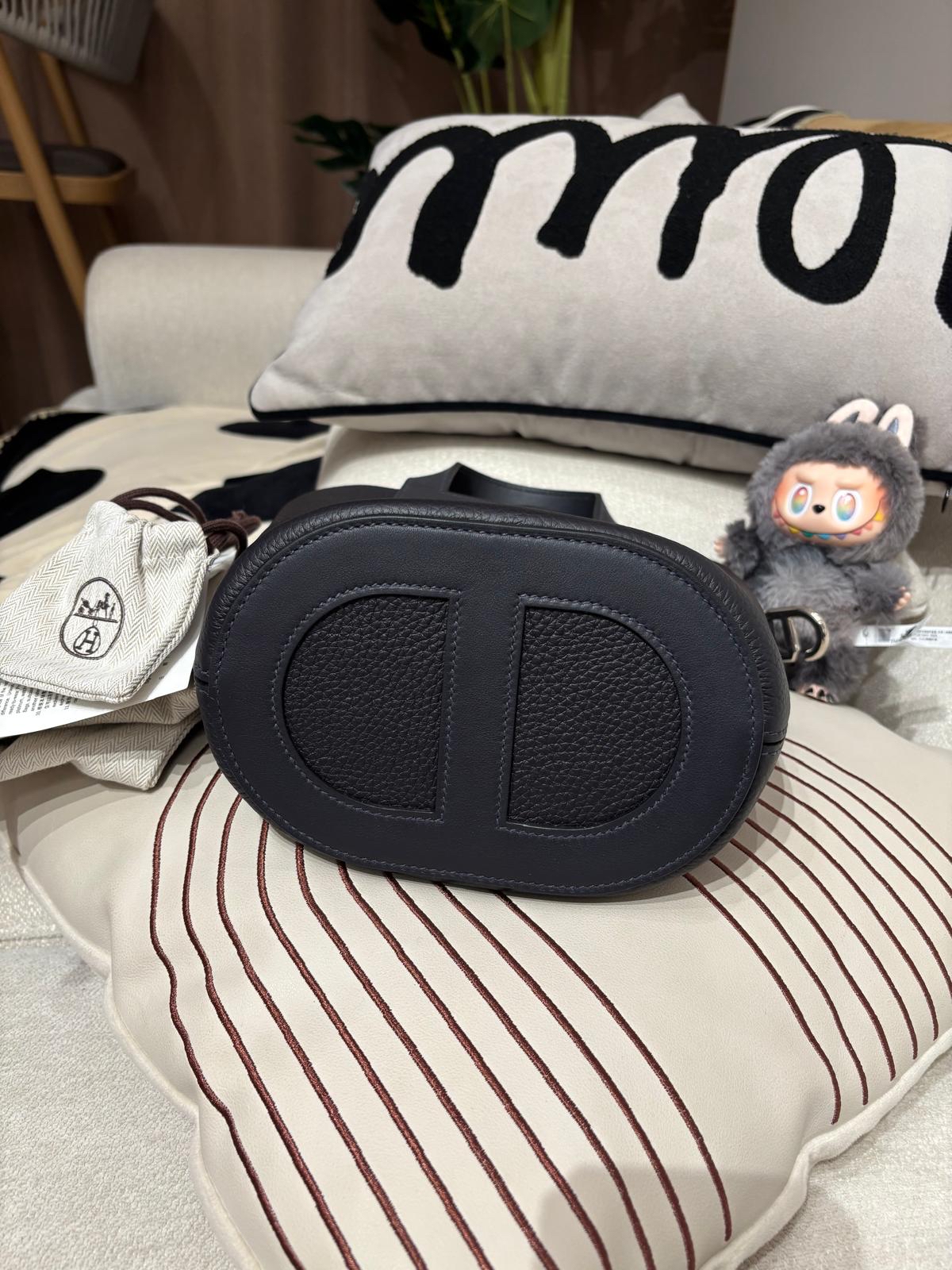 全新 Hermes in the loop 18,3Y CABAN，STAMP B 100%Authentic,100%brand new ✅收據✅塵袋✅booklet✅盒 全新