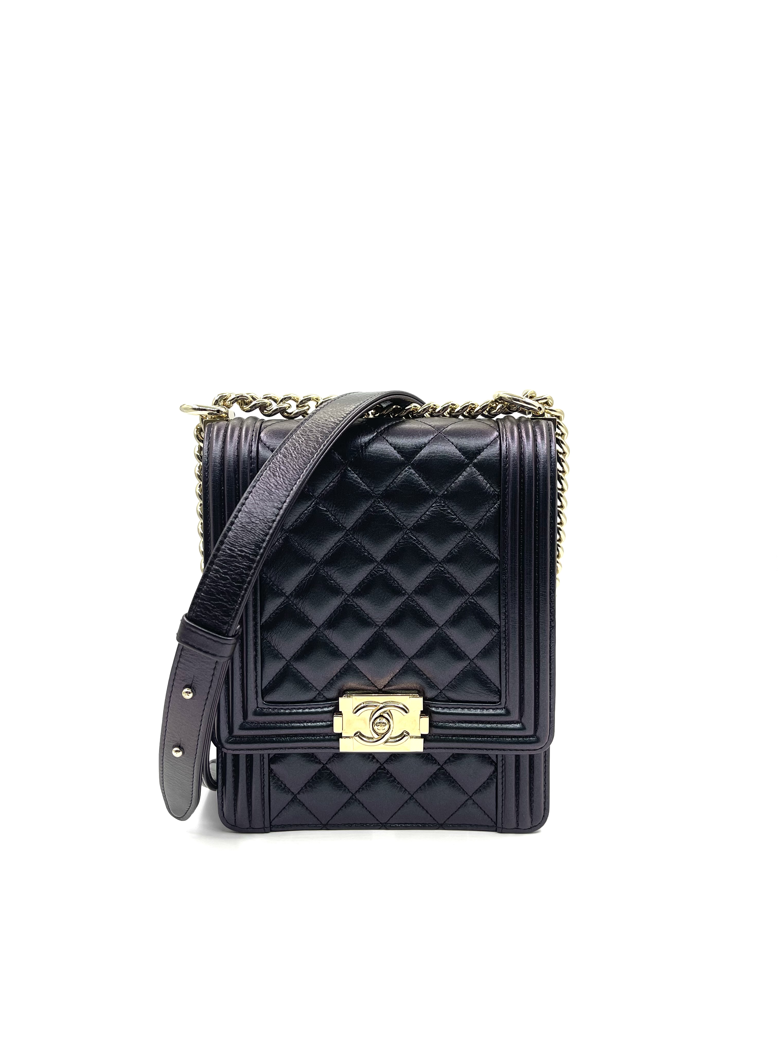 Pre-owned Chanel Calfskin Boy / Product code: 2410902