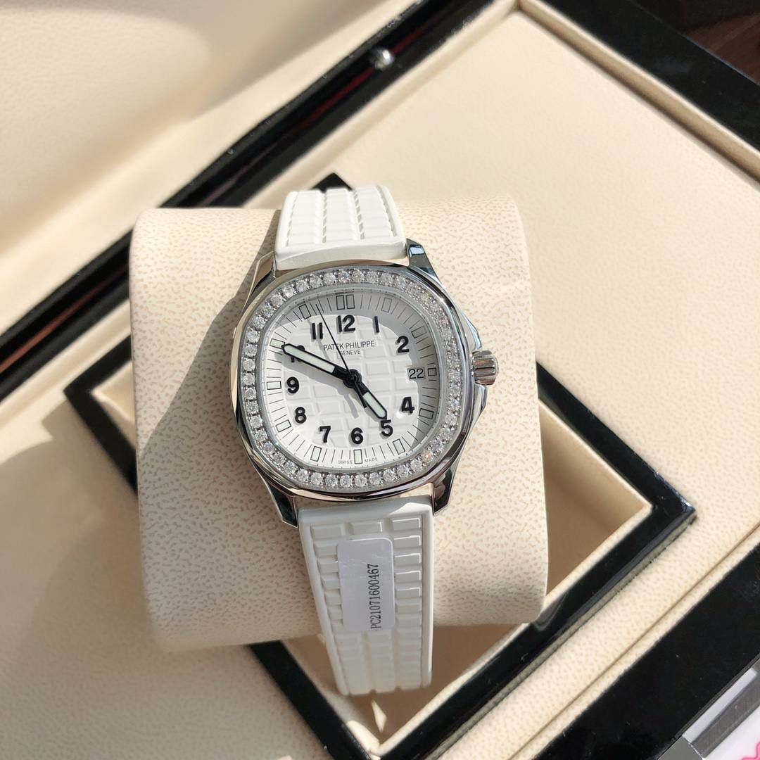 独家推出 新款百达斐丽AQUANAUT系列 专为女性设计！用最简约方式完美体现百达斐丽的精髓，融合了大胆的设计和正统的纯粹，这款腕表成为百达斐丽的旗舰产品之一！腕表完美尺寸35.6，进口精钢材质多重工艺精磨打造。原装一致厚度7.77cm。表盘镶嵌46颗 vs1.8真钻。约一克拉！ Gtc中国权威鉴定证书。百分百保证每一粒都是货真价实的真钻。可验可查询！💯💯