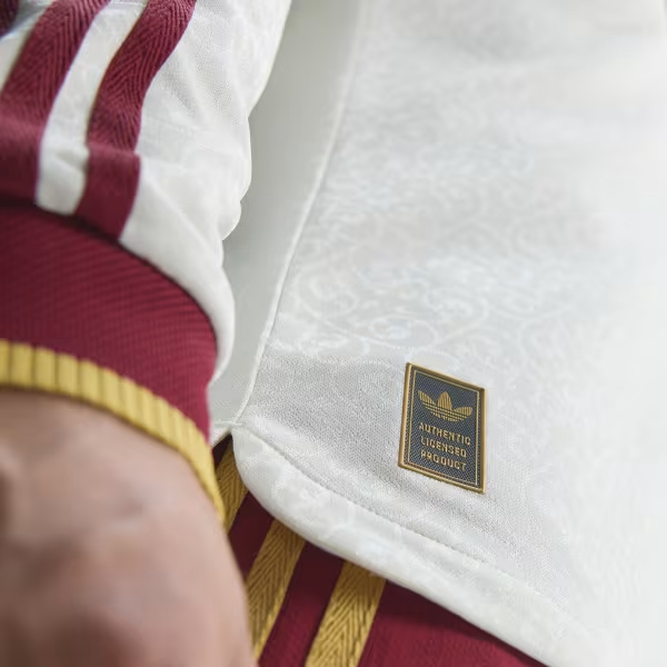 📖交織文學與足球 Adidas Spain 西班牙 2025-26 作客長袖球員版球衣 (可加印字章) KA1957