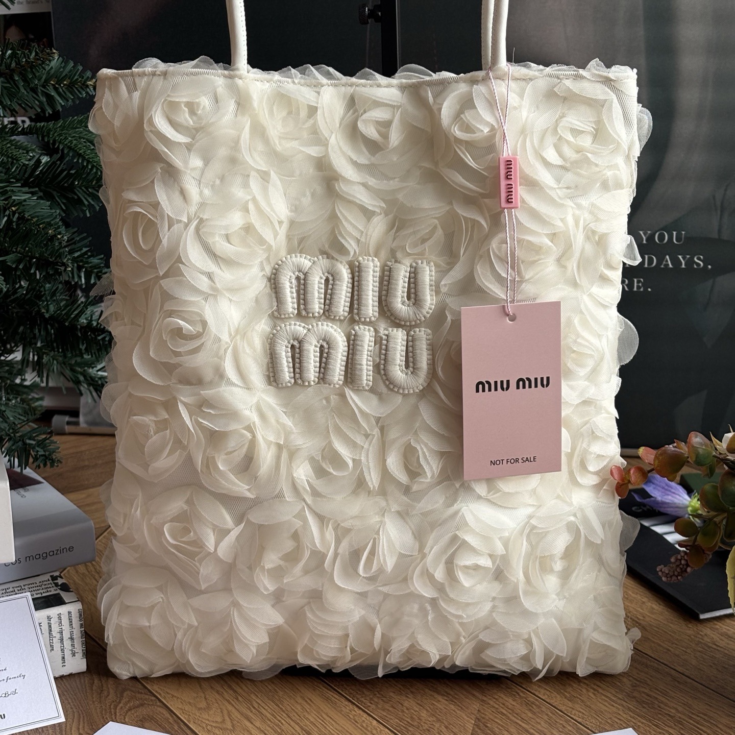 1011 Miu Miu 立體玫瑰托特包 11月中