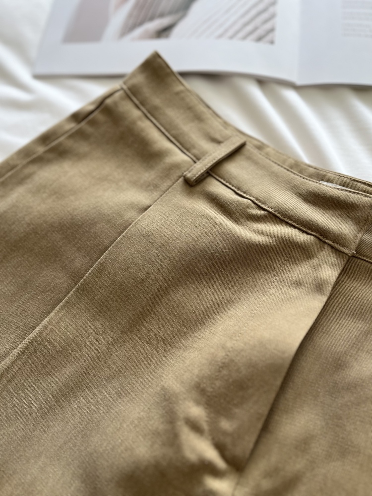 Classic Belt-Loop Shorts (Khaki)