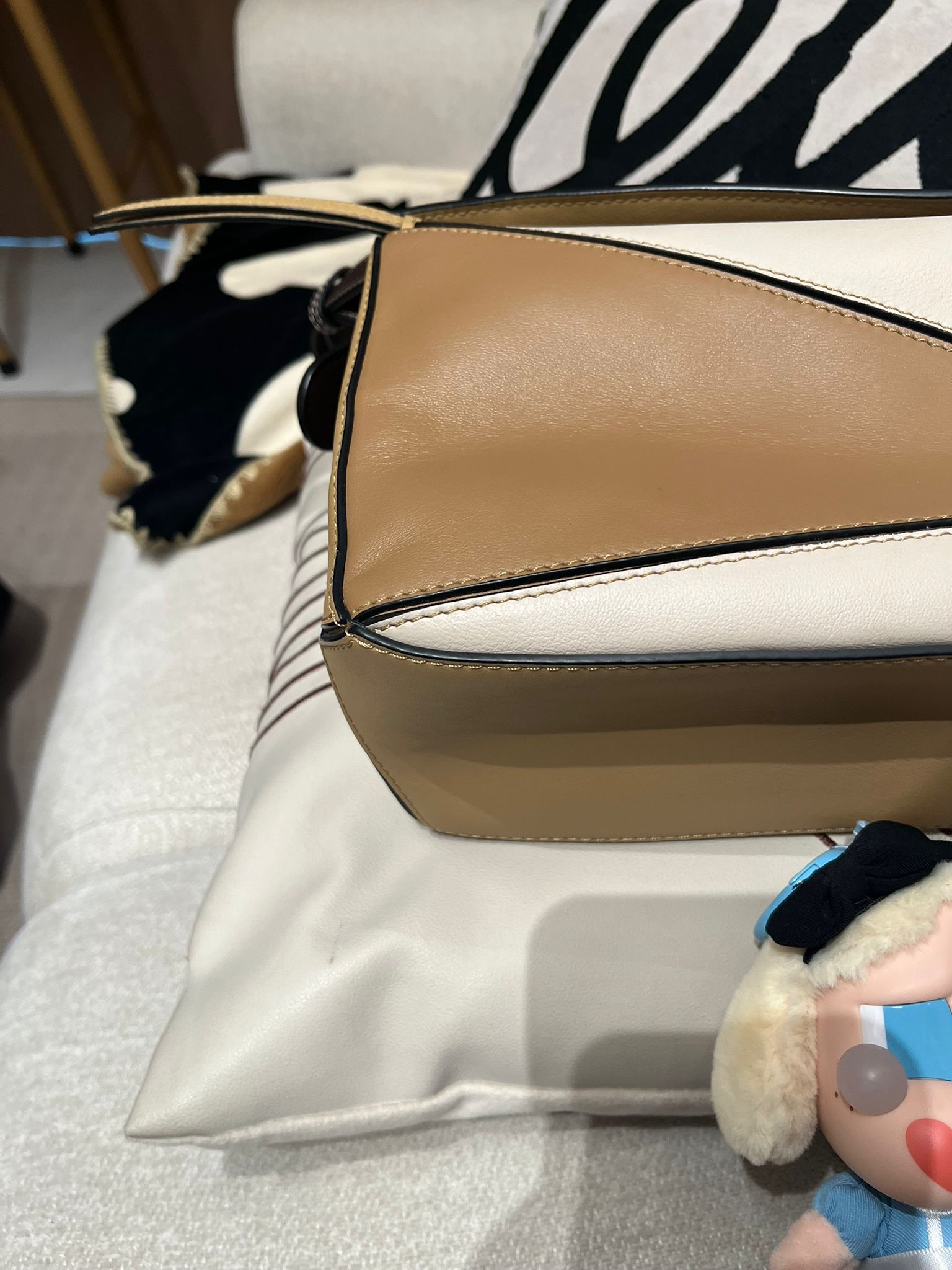 Loewe puzzle small calfskin  100%Authentic ,95%new  ✅ booklet ✅dust bag