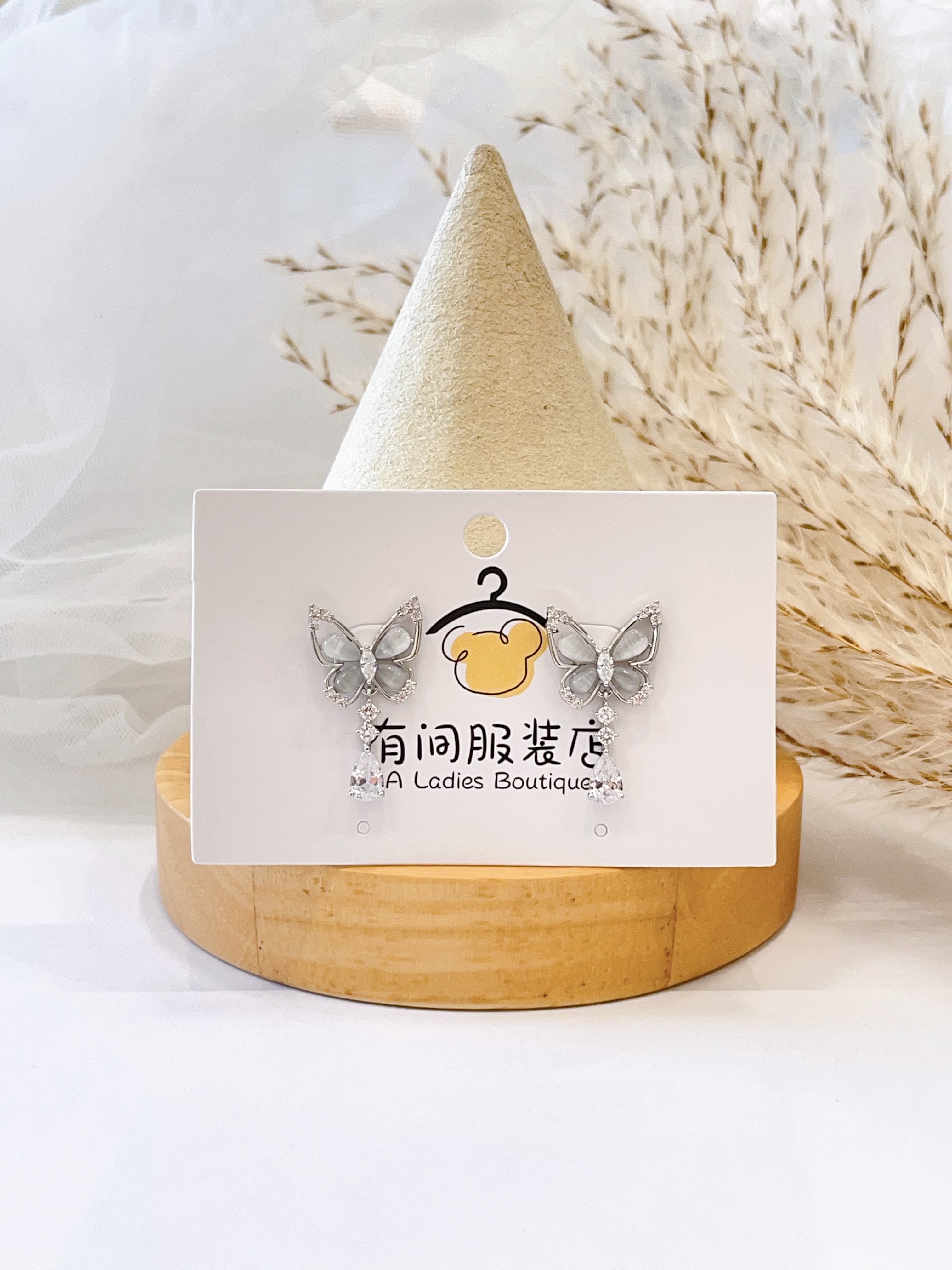 温柔猫眼蝴蝶中长款耳环