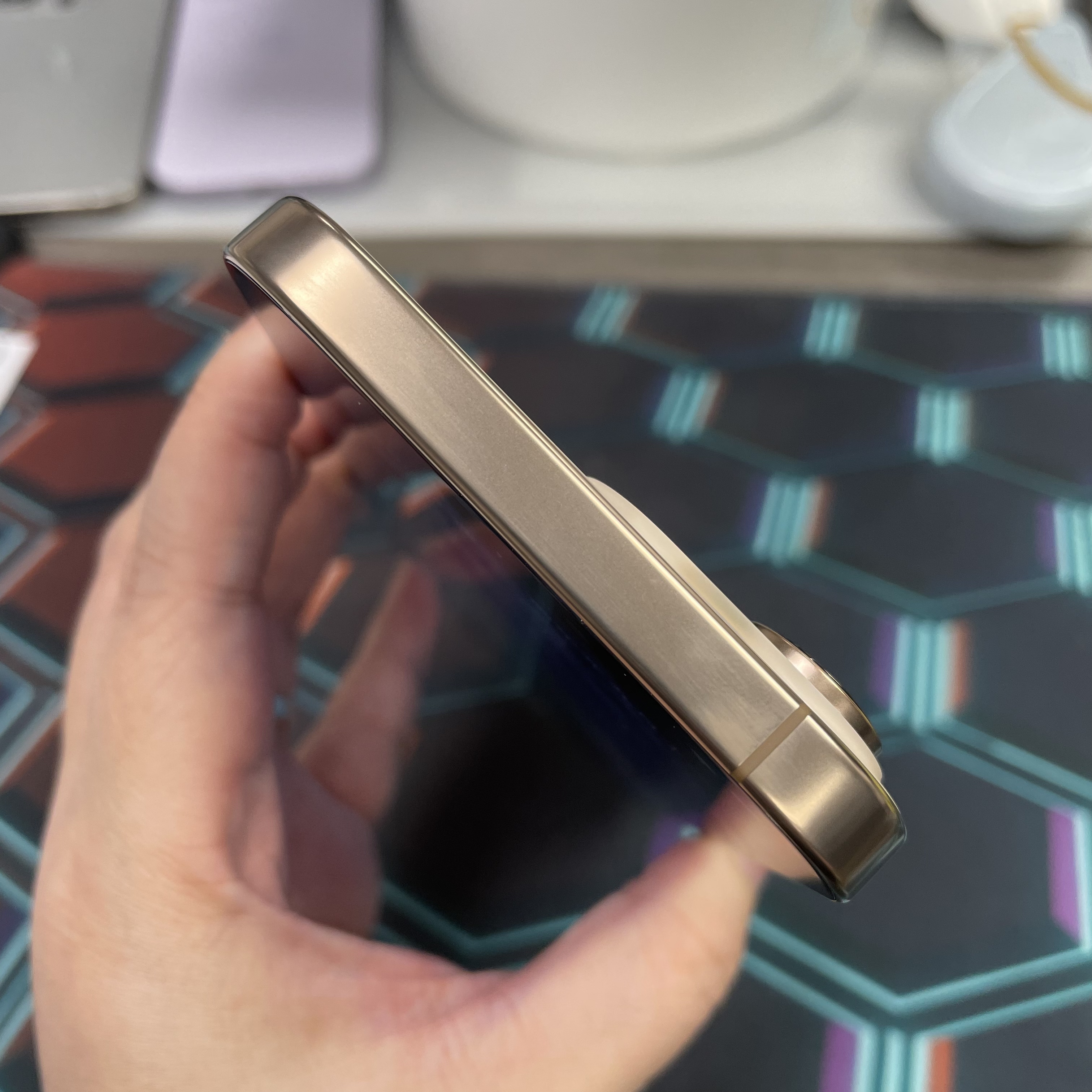 *8291 16 pro max 全新官換機 256GB 電100 沙色 gold