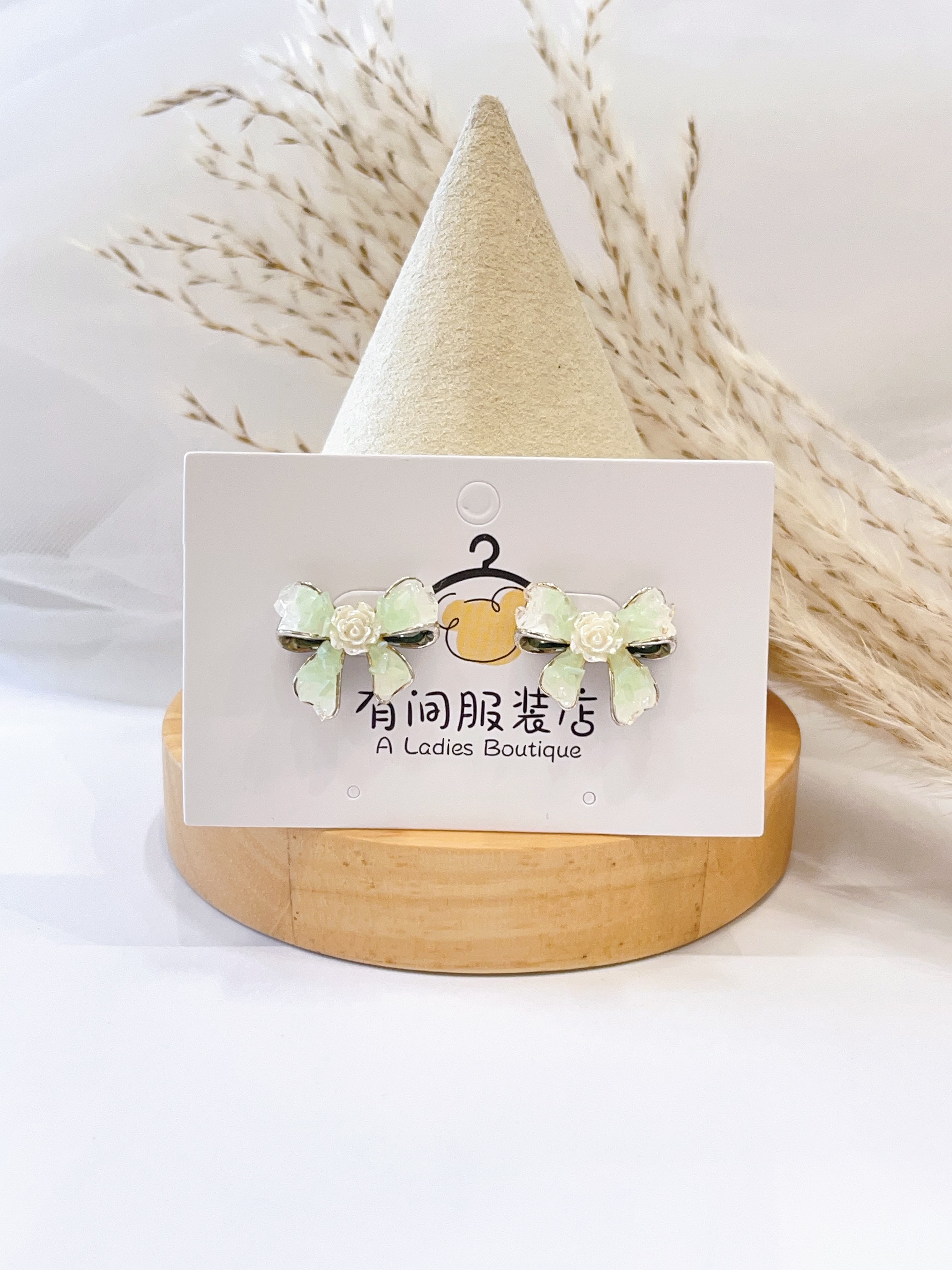 小众蝴蝶结质感耳环