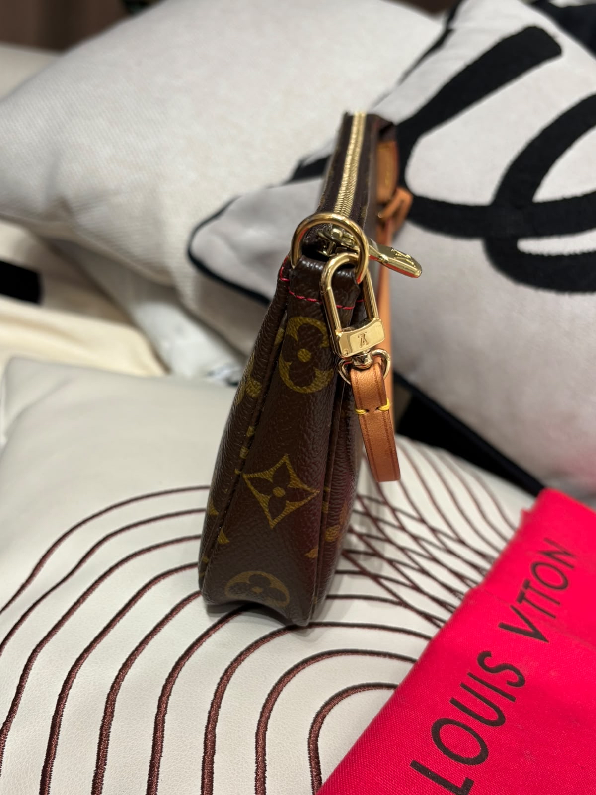 Lv pochette Takashi Murakami Monogram Cherry Pochette Accessoires 單肩包（limited edition ） 100%Authentic, 98%New ✅Dust bag ✅Box