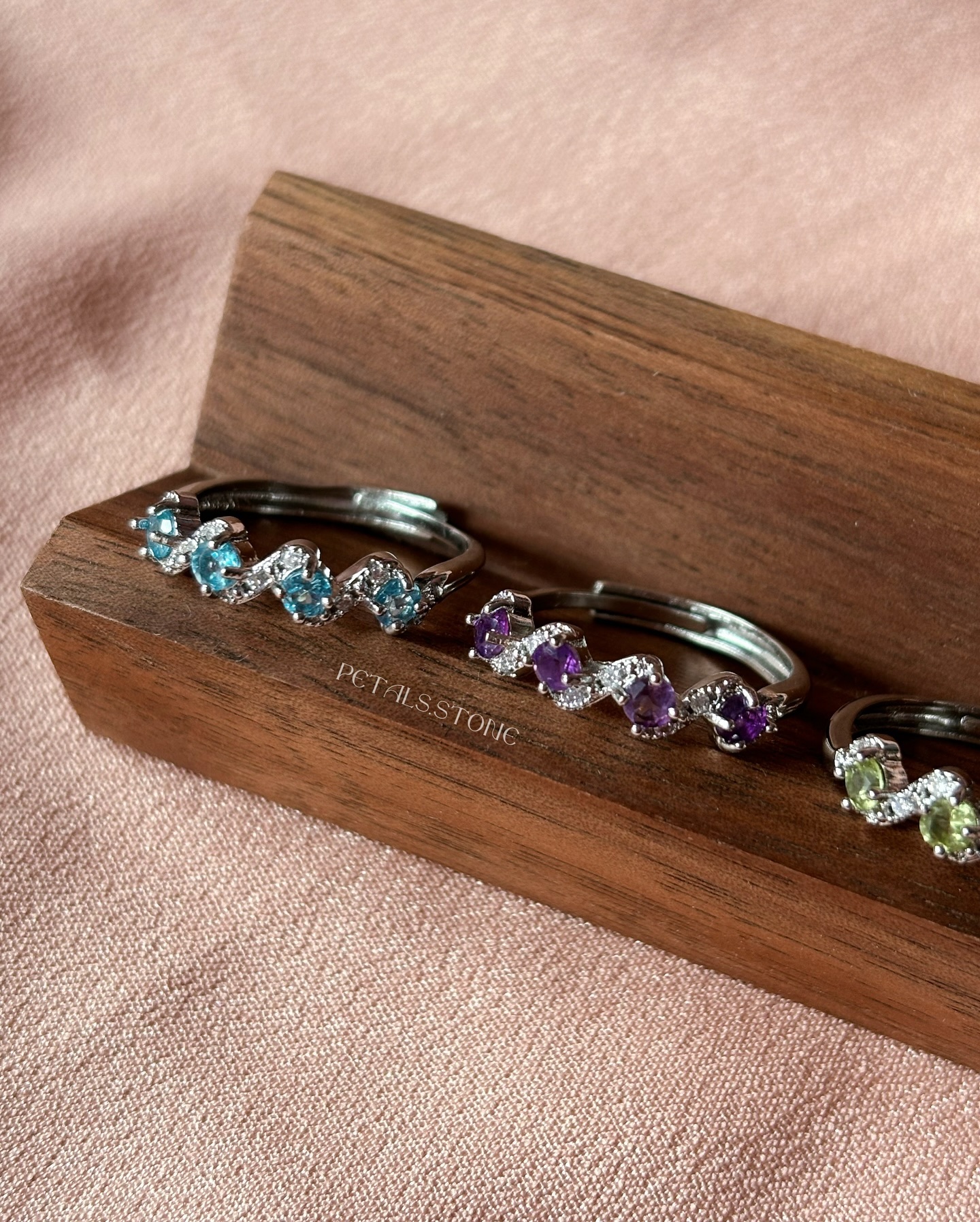 ✳︎𝕃𝕚𝕥𝕥𝕝𝕖 𝕨𝕒𝕧𝕖 ℝ𝕚𝕟𝕘𝕤✳︎