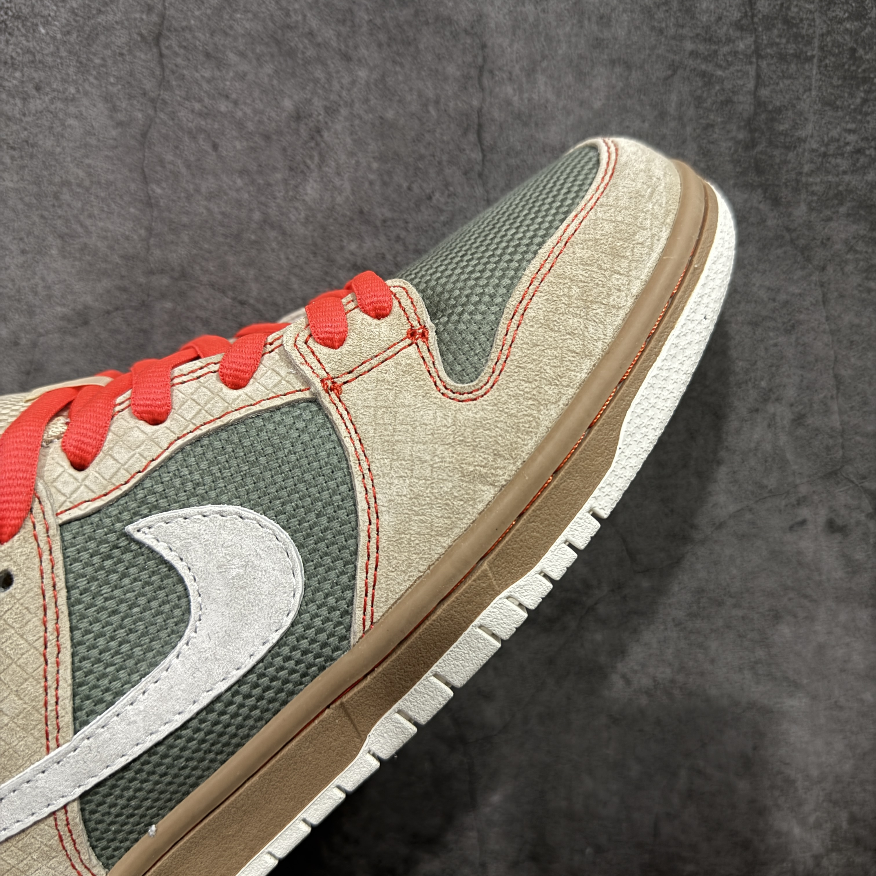 Nike SB Dunk Low Pro "Som Tum" IB6206-701
