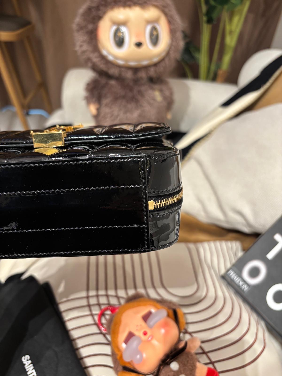 Ysl Vicky crossbody bag 100%Authentic ,98%new✅dust bag 