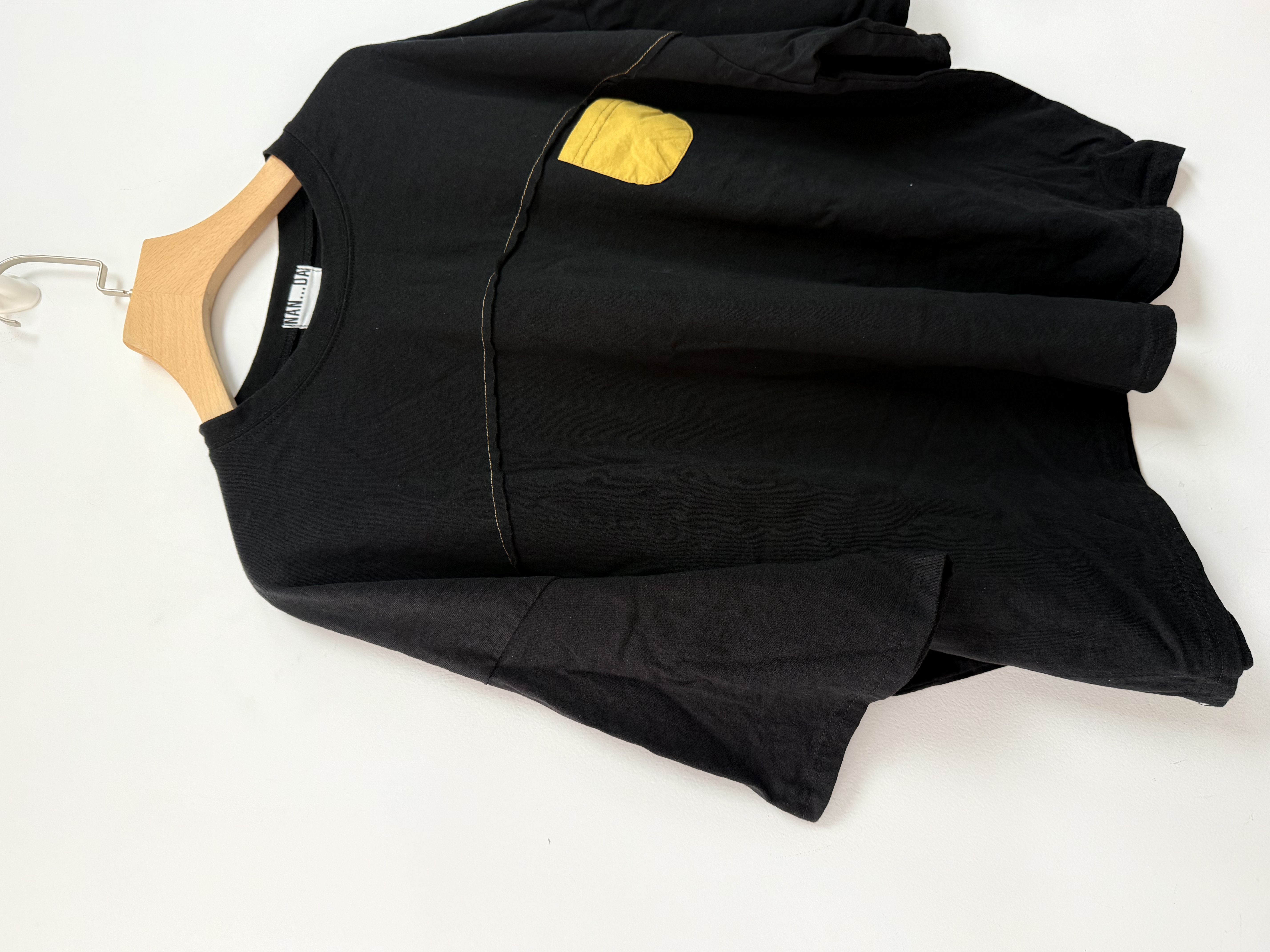 NA OX 小黃袋黑tee