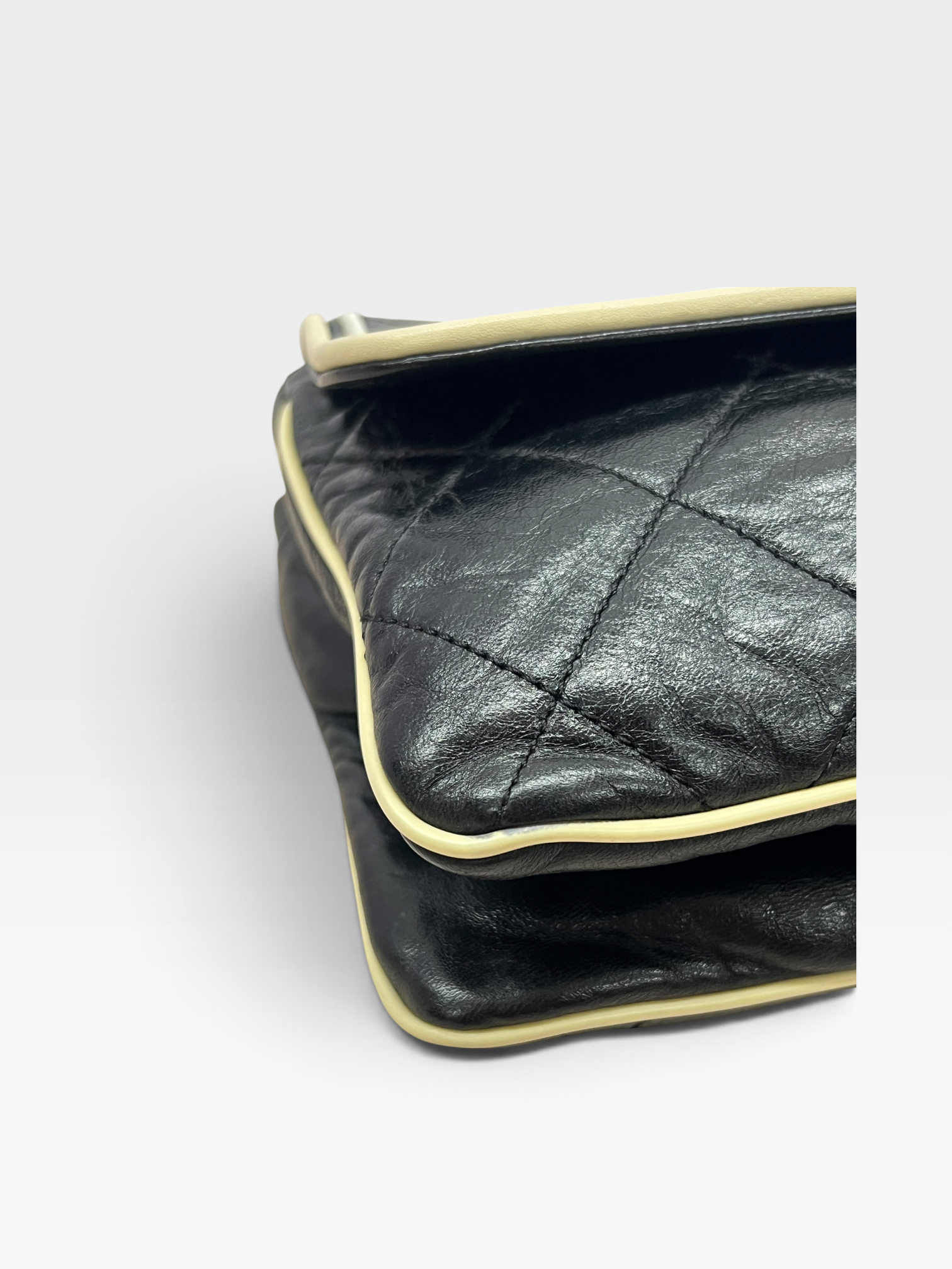 Pre-Owned CHANEL 2.55 East/West Flap Bag / Product Code: 082804