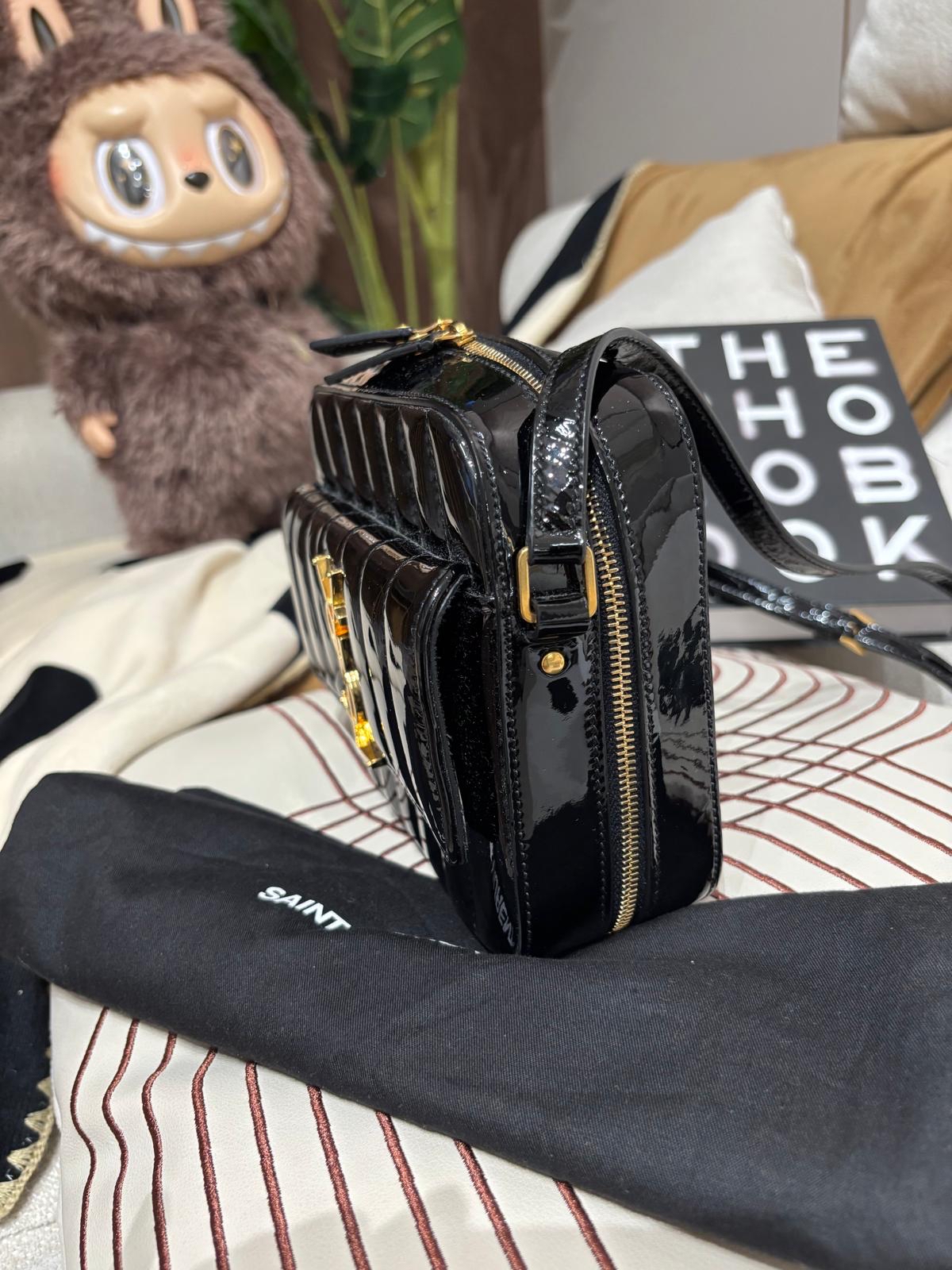 Ysl Vicky crossbody bag 100%Authentic ,98%new✅dust bag 