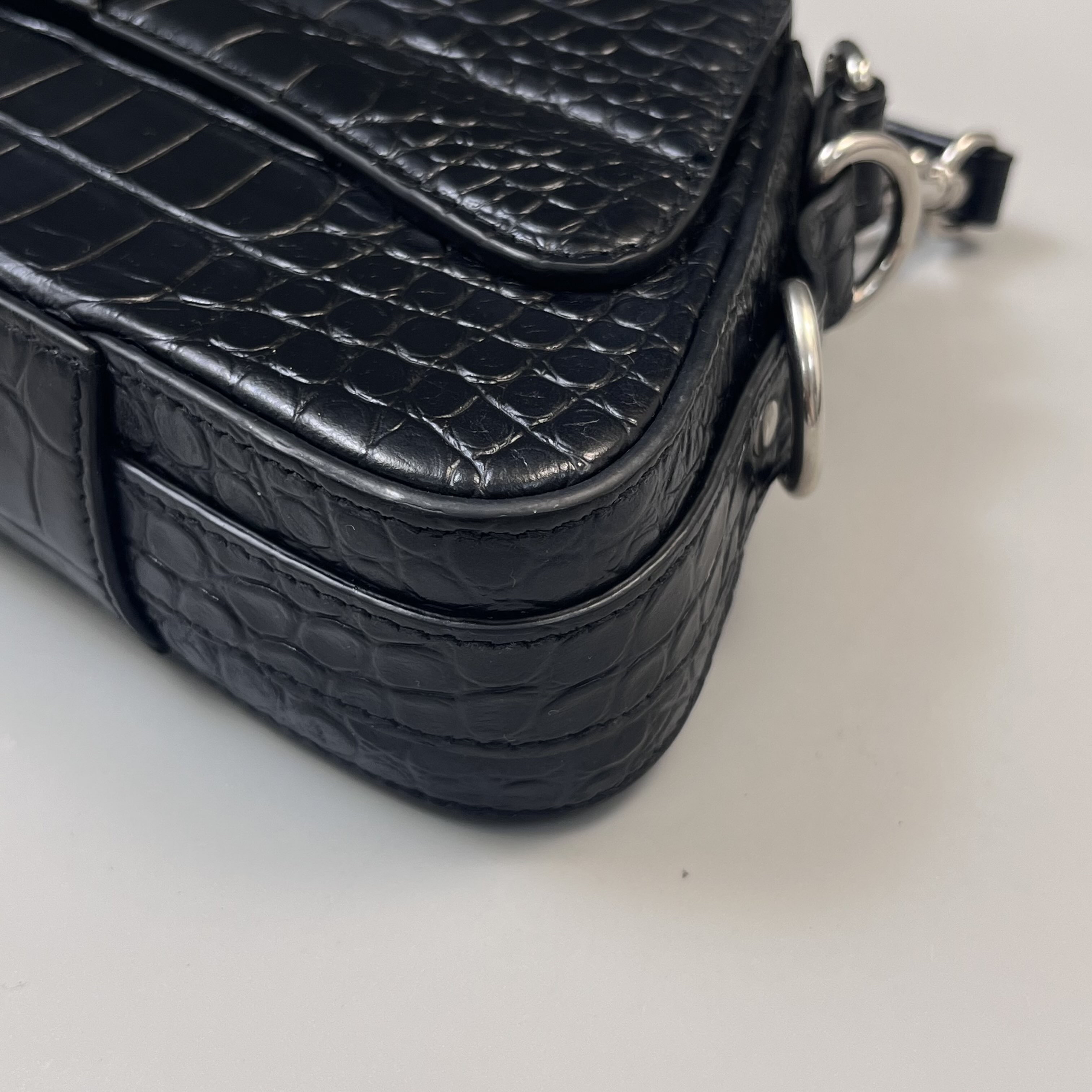 【預訂貨品】巴黎世家黑銀鰐魚壓紋腋下包