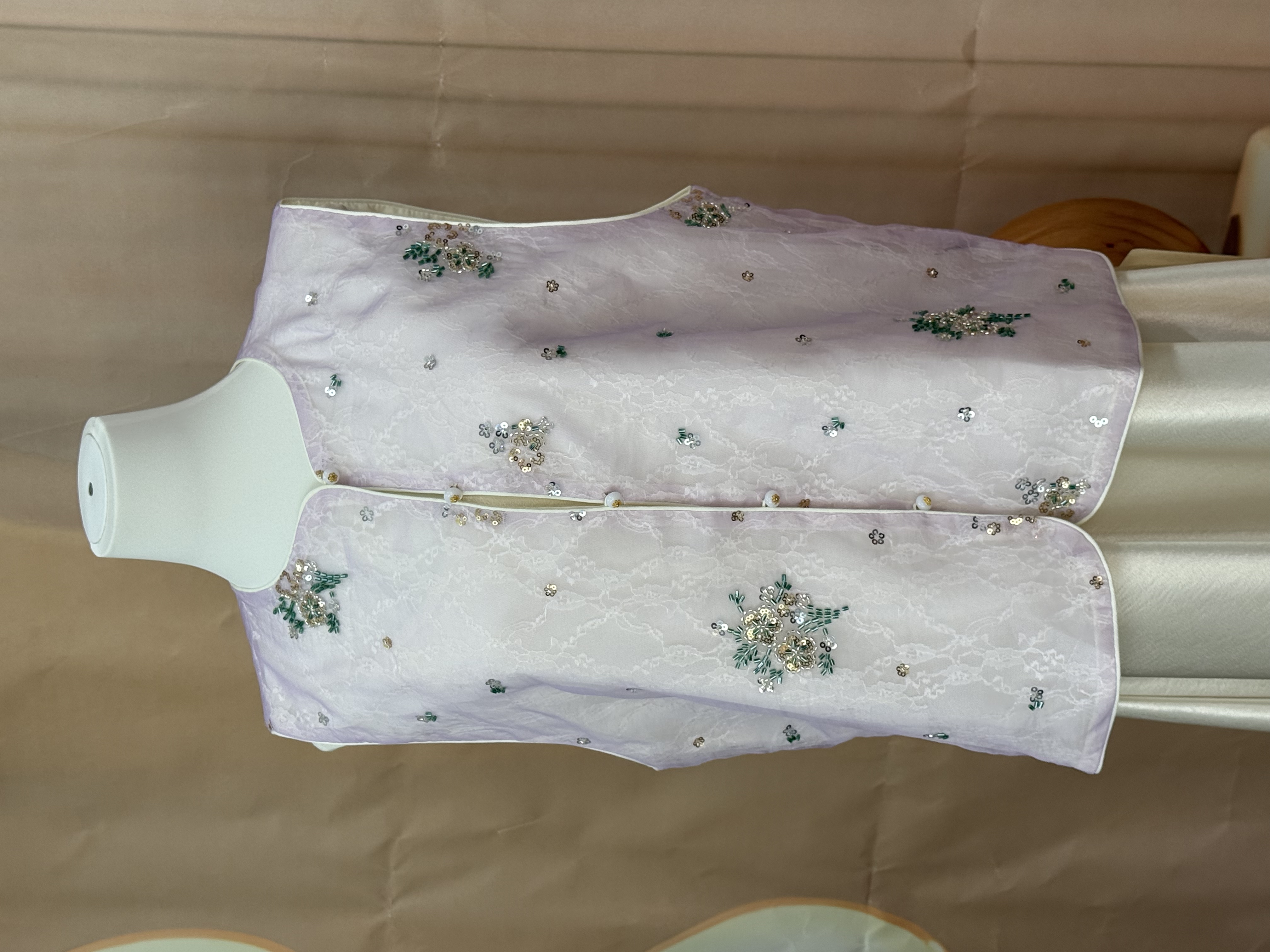 浅紫晶簇绣马甲