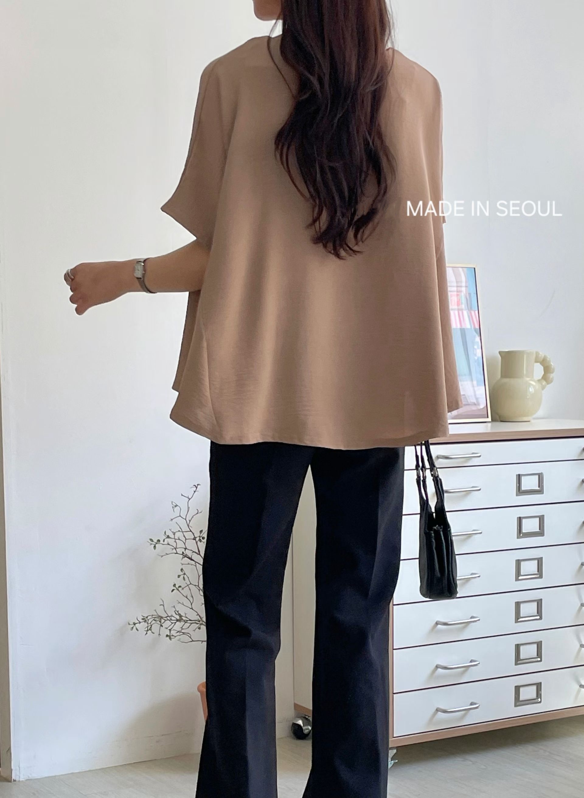 G6190 韓國🇰🇷淨色V領top