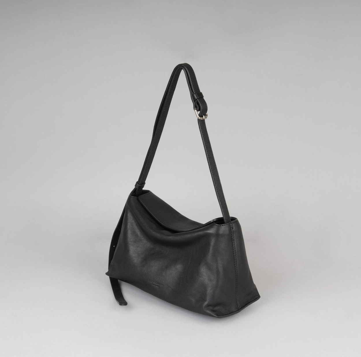 【熱賣款】預訂_Bread bag M 磁吸枕頭包 (M) By Bucks & leather