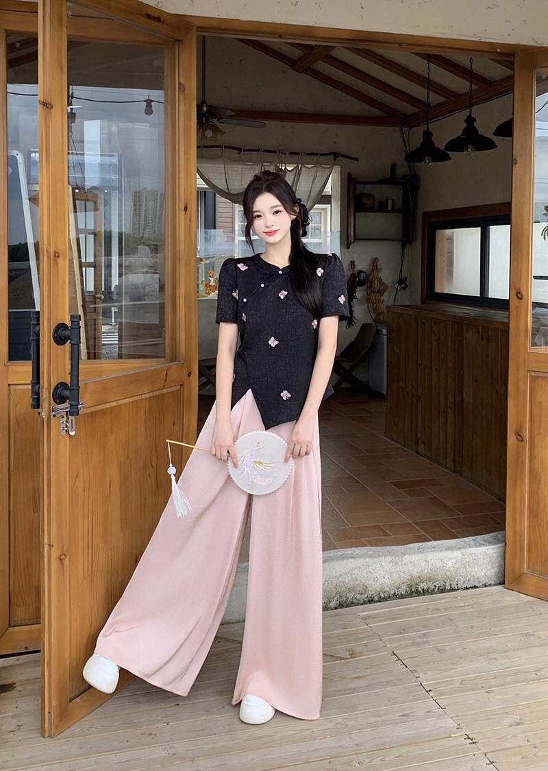 B288(22359+22314) 新中式国风粉蝴蝶提花下摆不规则黑上衣与黑粉长裤套装 