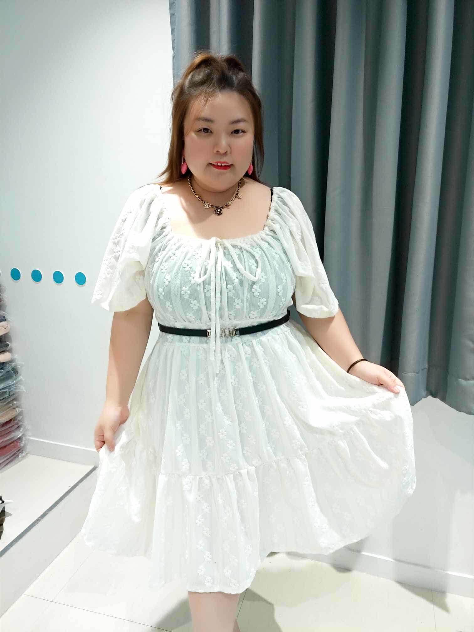 DOC08 立体花纹连身裙