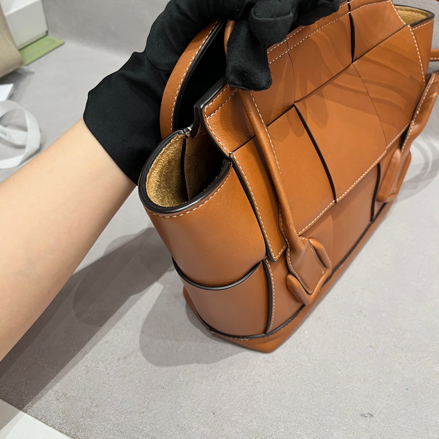 【預訂貨品】BV焦糖色編織牛皮tote