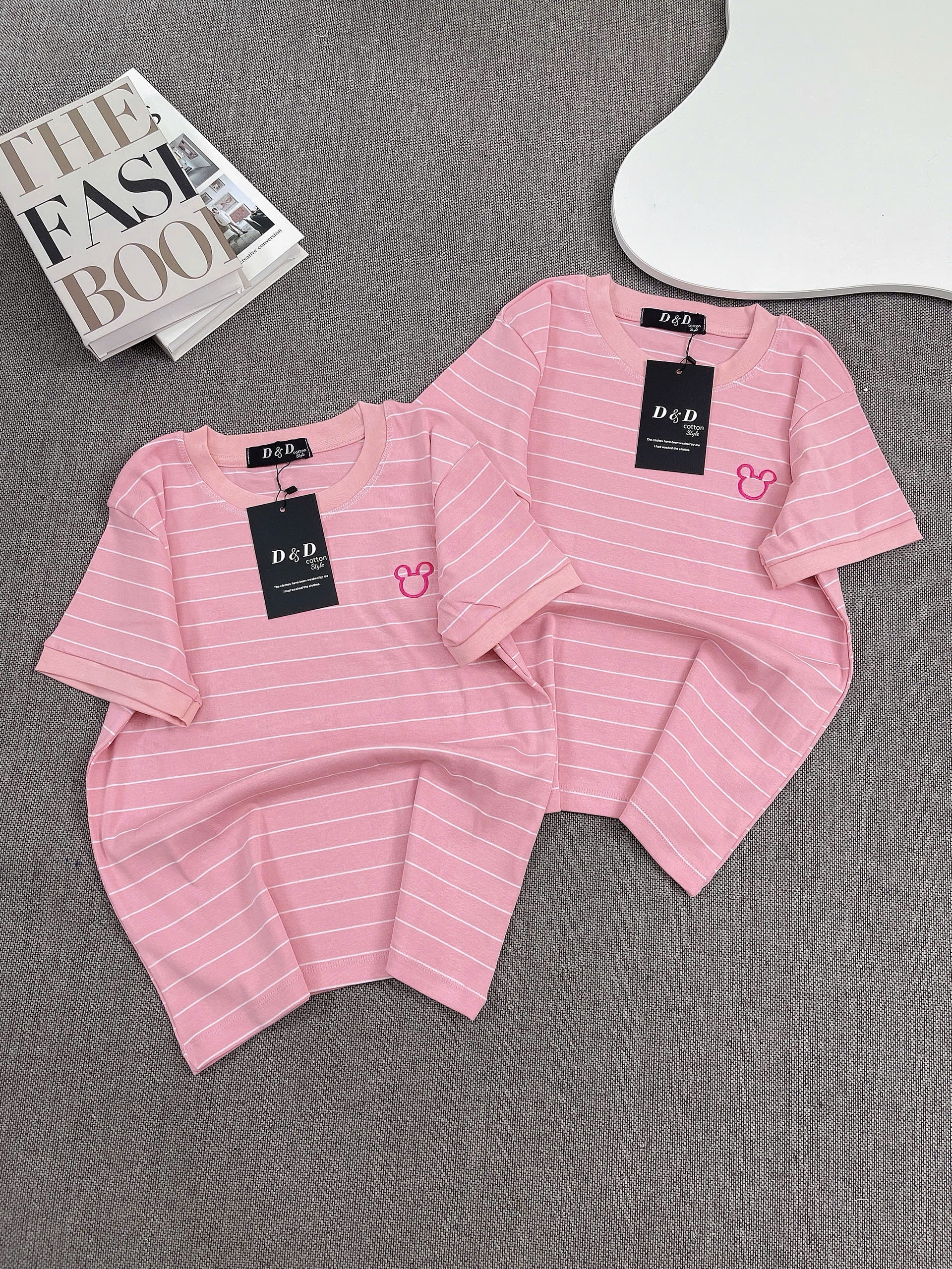 繡有卡通人物的條紋T卹 