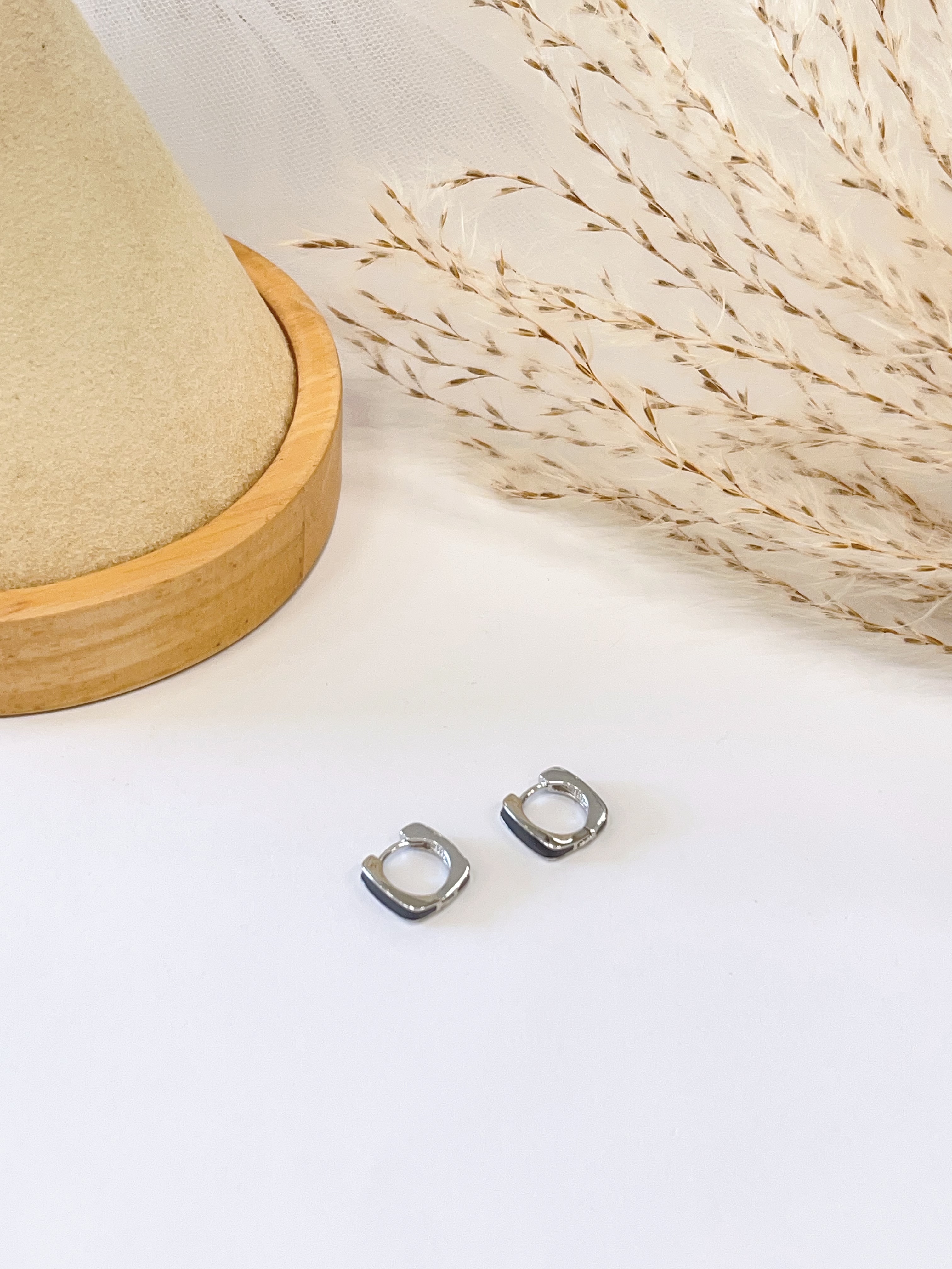 拼色黑边方形耳扣耳环