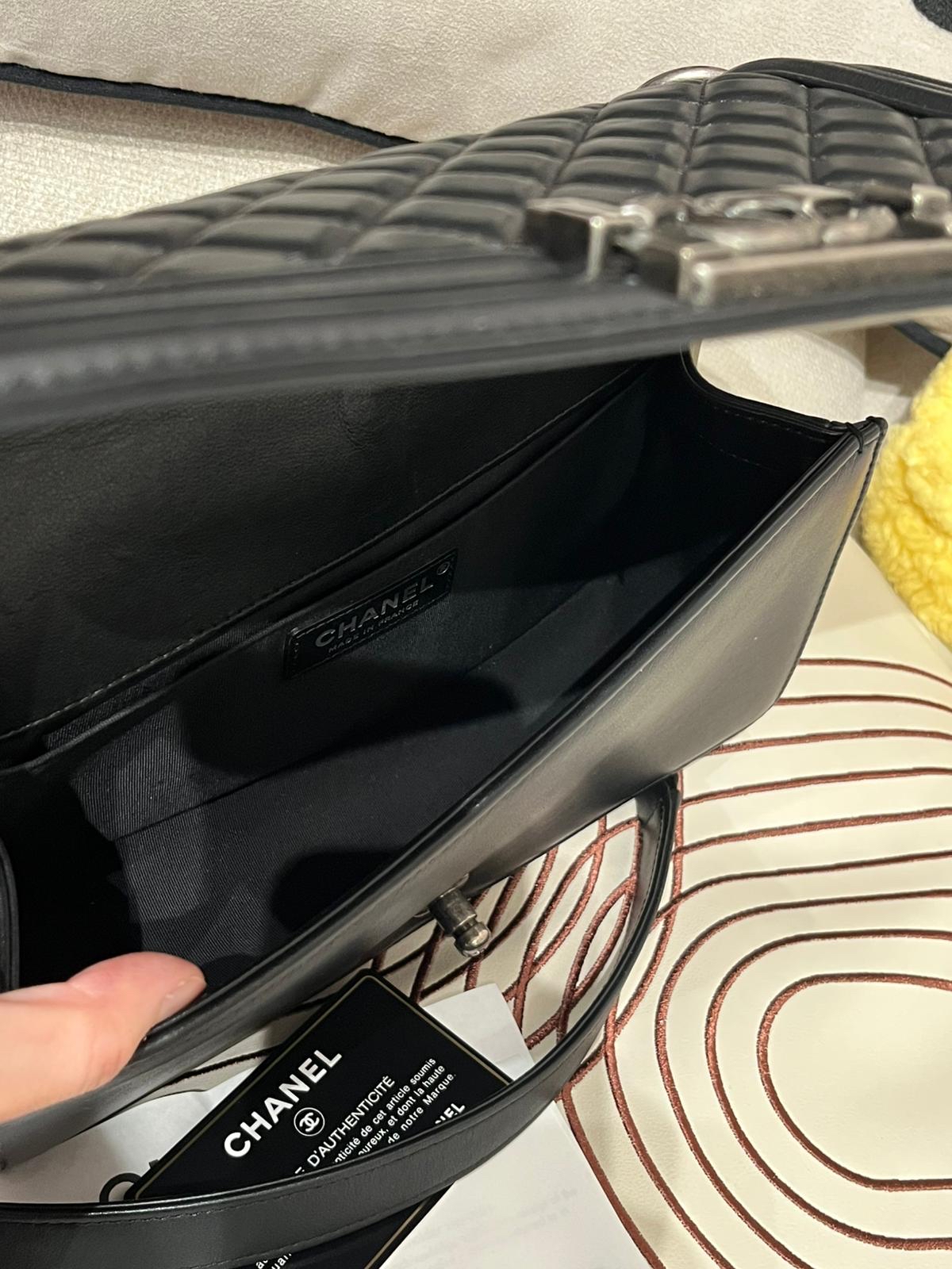 Chanel boy 25cm A67086 黑色小牛皮復古銀扣 100%Authentic,95%new ✅香港專門店收據✅26card✅dust bag✅box