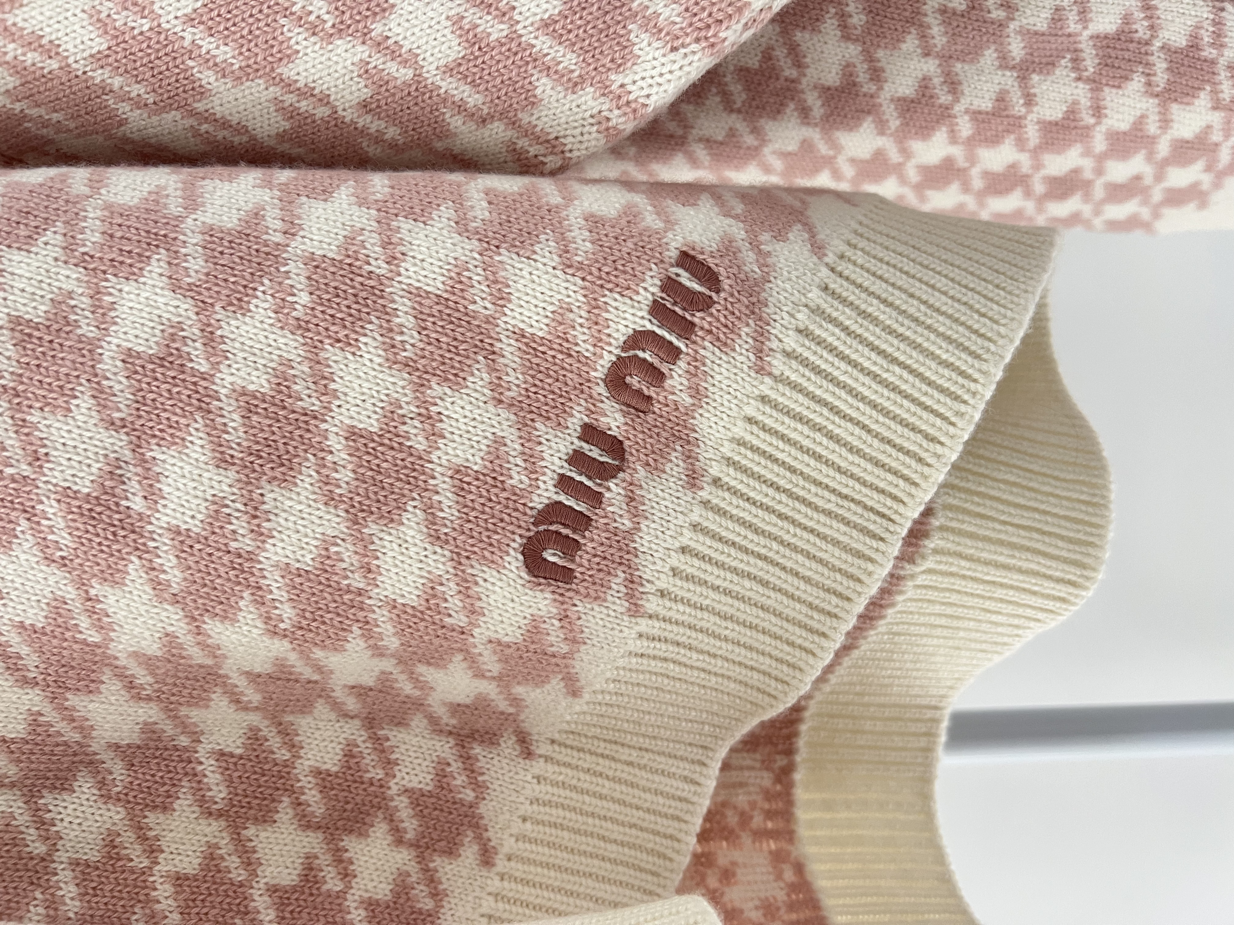 Pre-owned Miu Miu Wool Cardigan / Product Code: 26052106