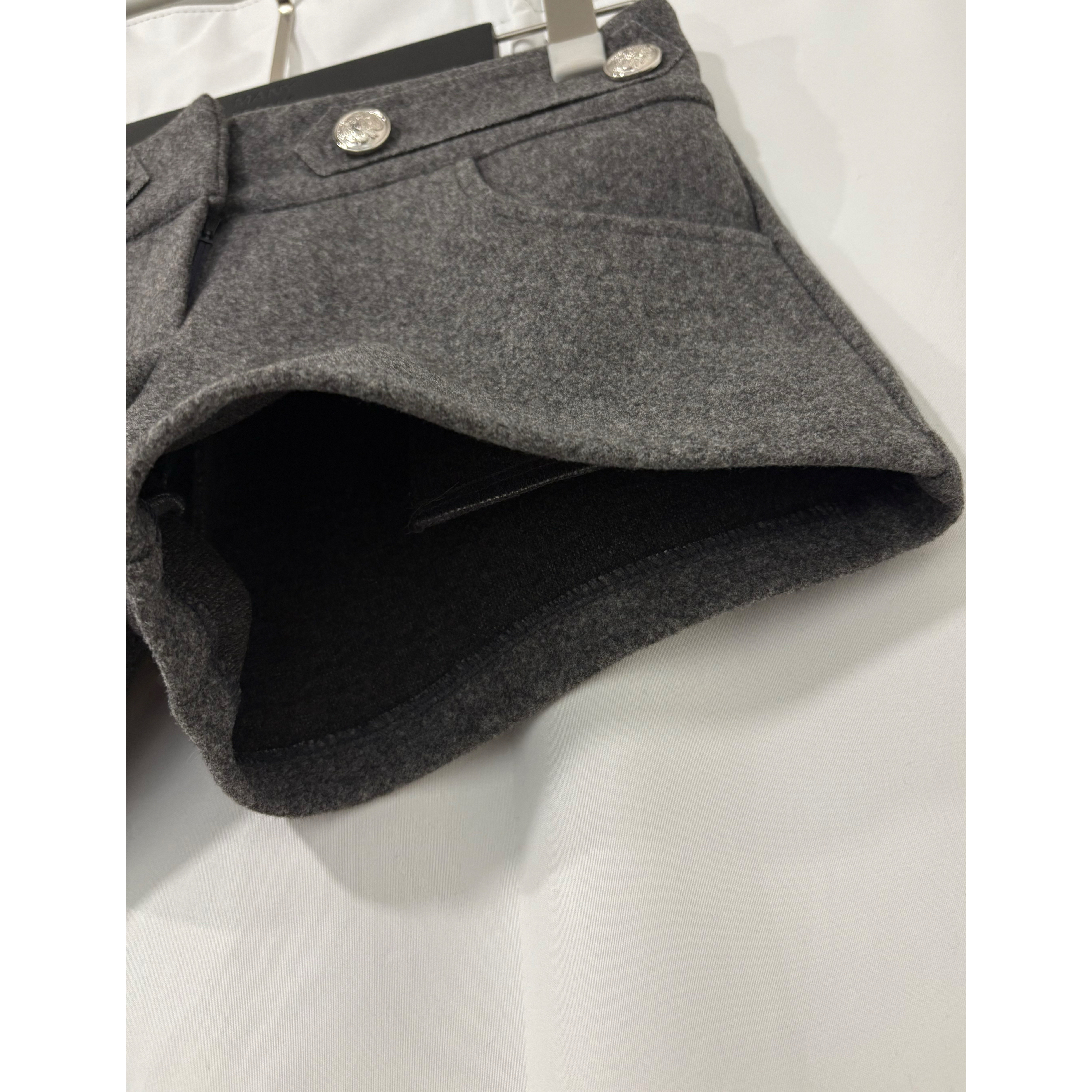 優惠價10月3截單🤎2609S《SILVER BUTTONS SHORTS》