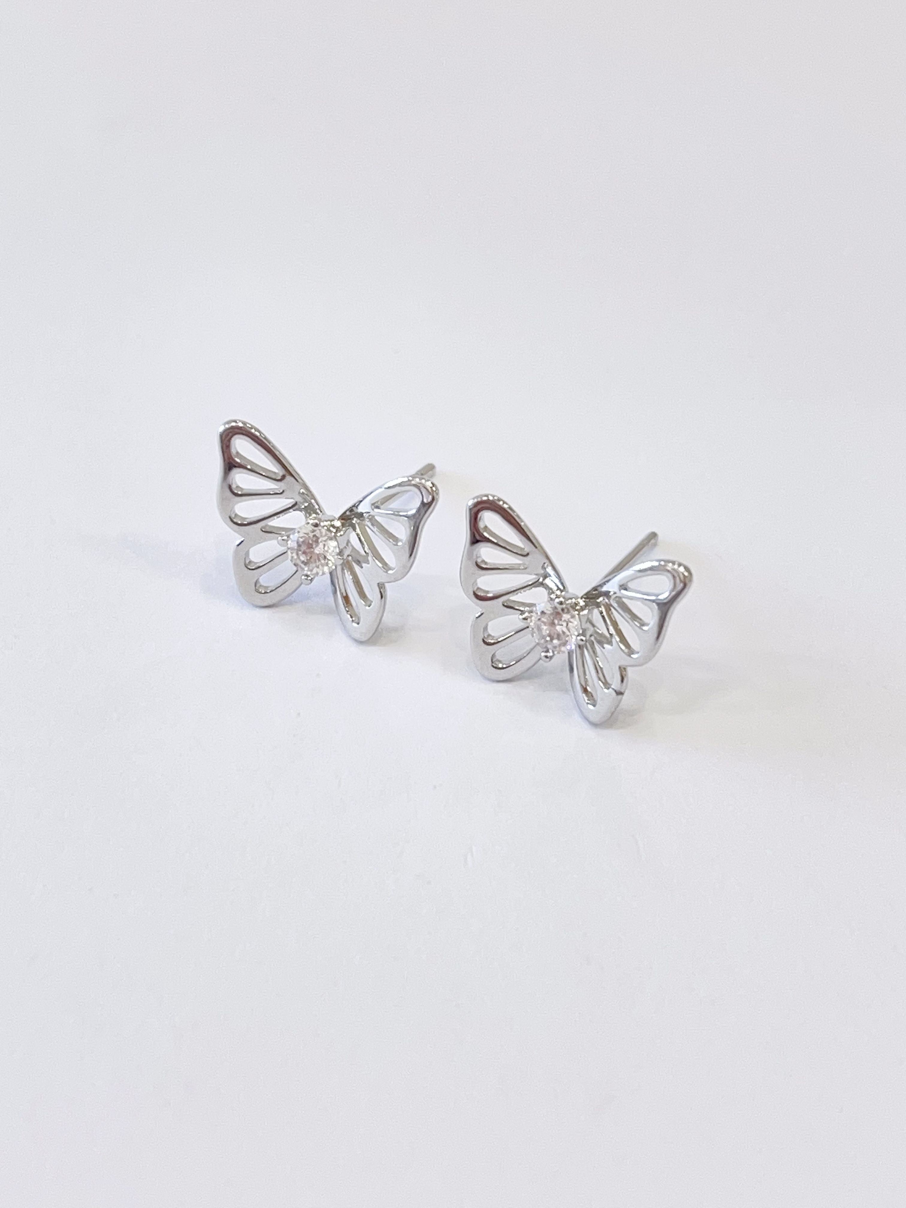 甜酷镂空银色蝴蝶耳环