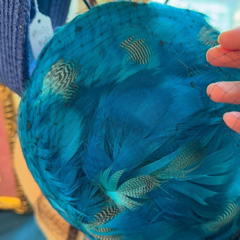 C.a. 1950s Teal Turquoise Peacock pillbox hat (MT2128)