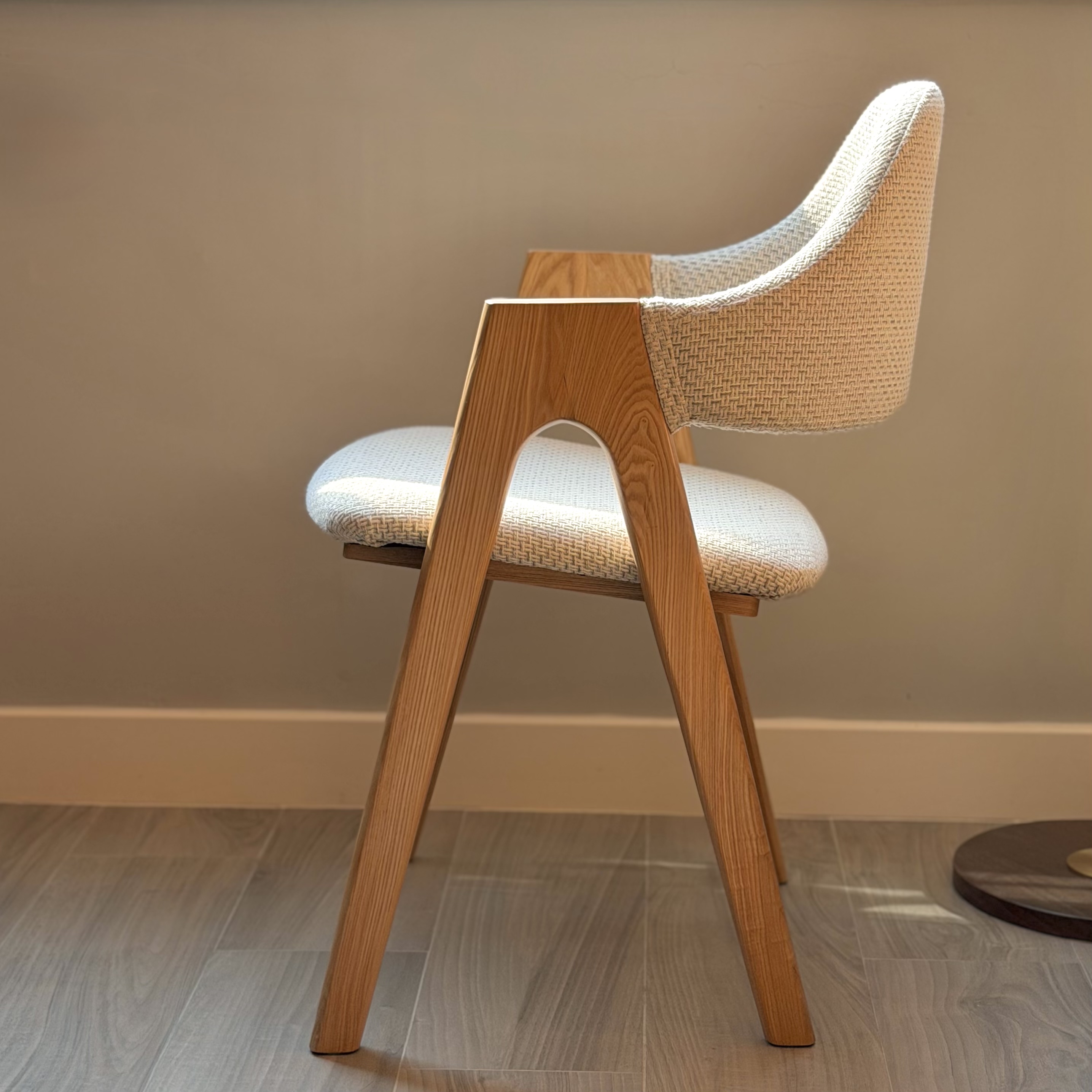 TAI Arm Chair 