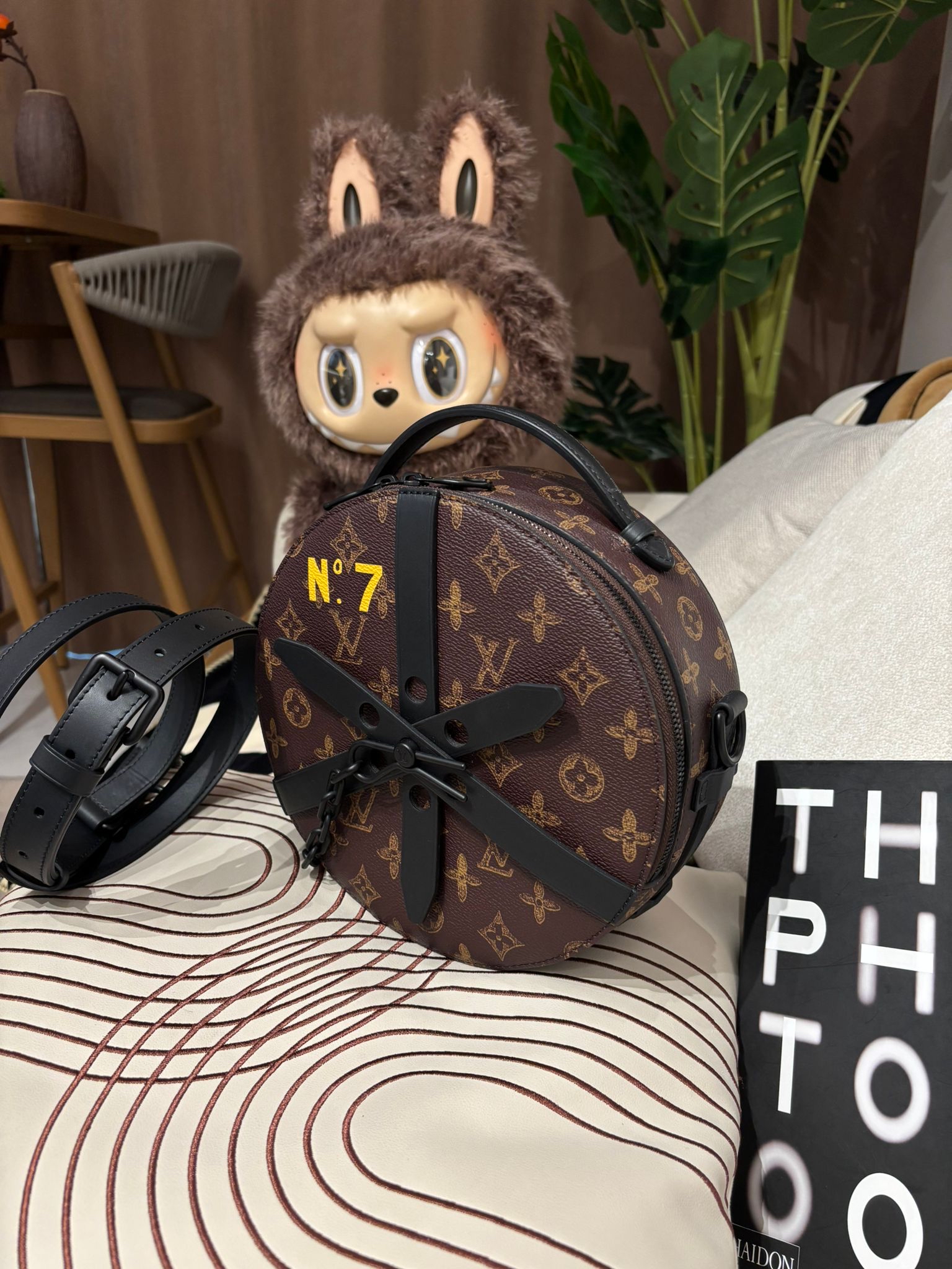 Lv wheel box bag limited edition M59706 trunk 100%Authentic, 99%New ✅Dust bag✅Box