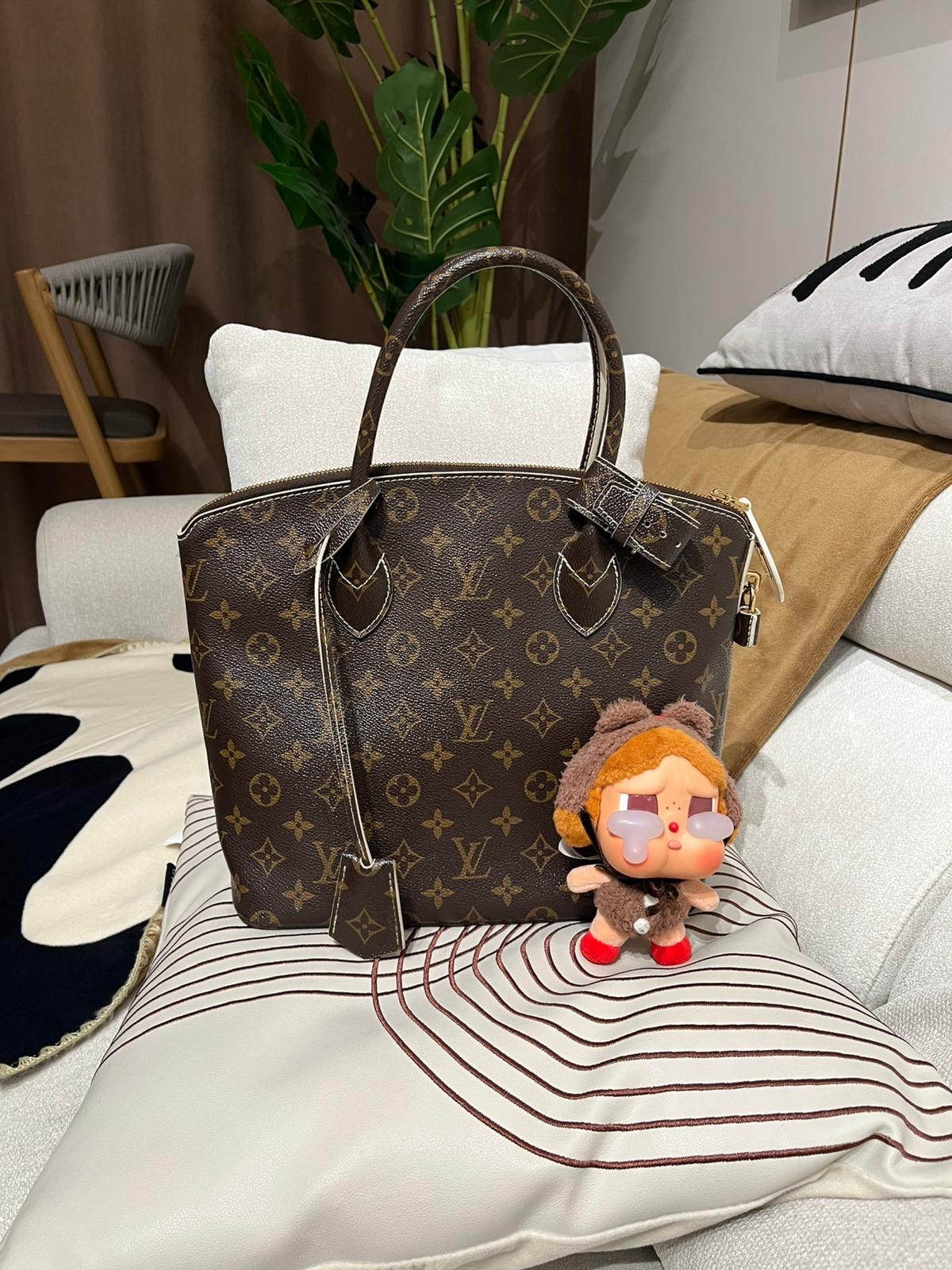 Lv lockit limited edition  100%Authentic,95%new  ✅key lock ✅dust bag 