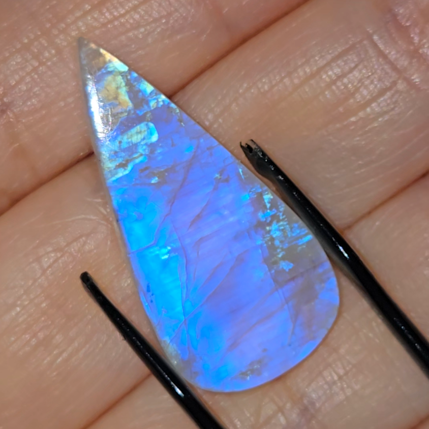 Purple-tinted blue flash moonstone from India - MS4